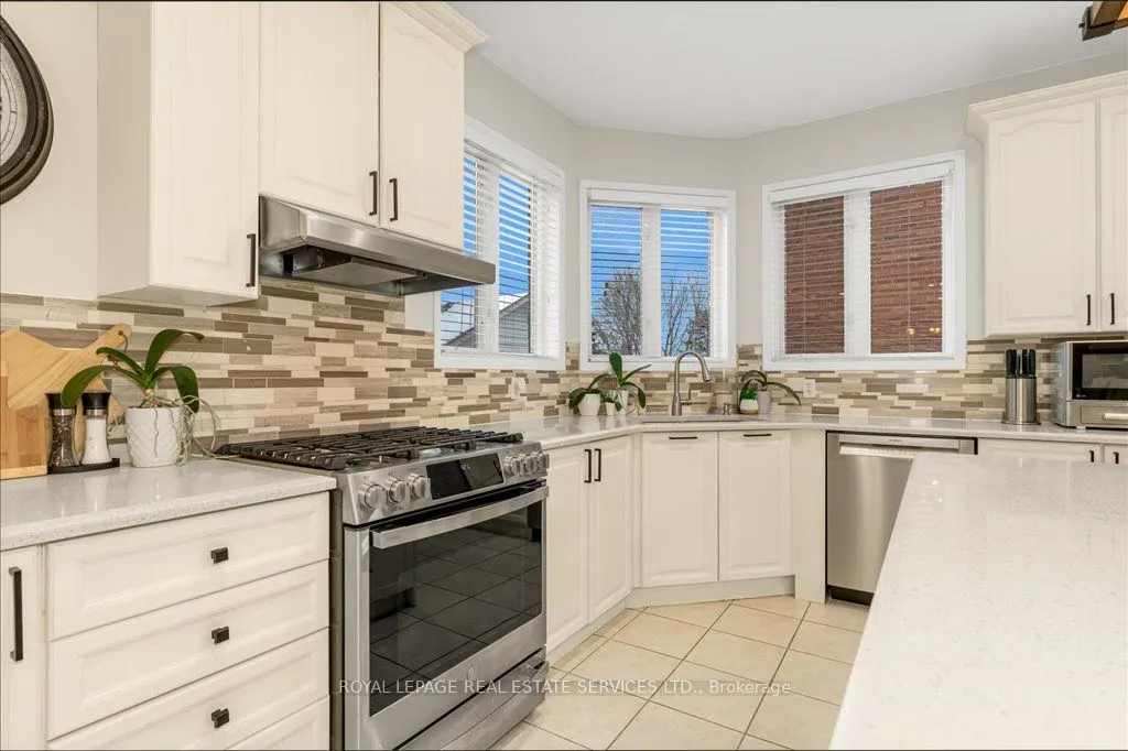 2483 Sunnyhurst Close