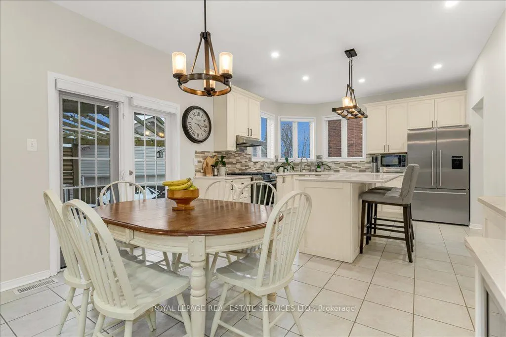 2483 Sunnyhurst Close