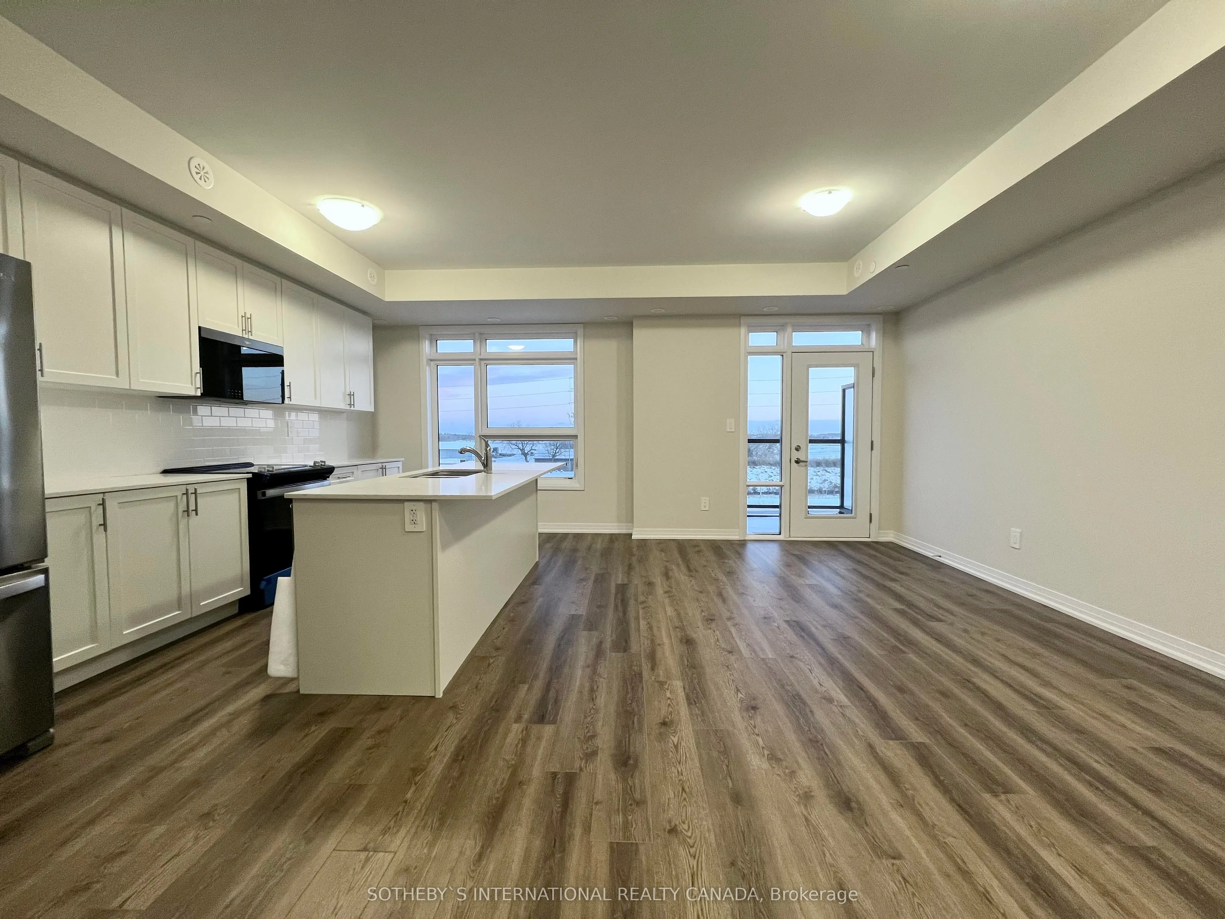 1585 Rose Way #103