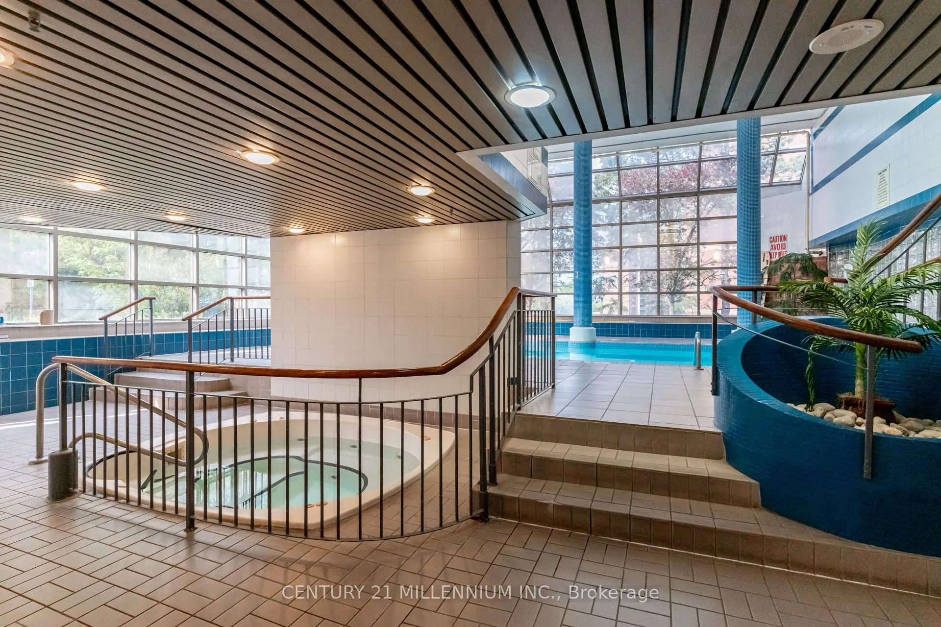 25 Fairview Road W, #605