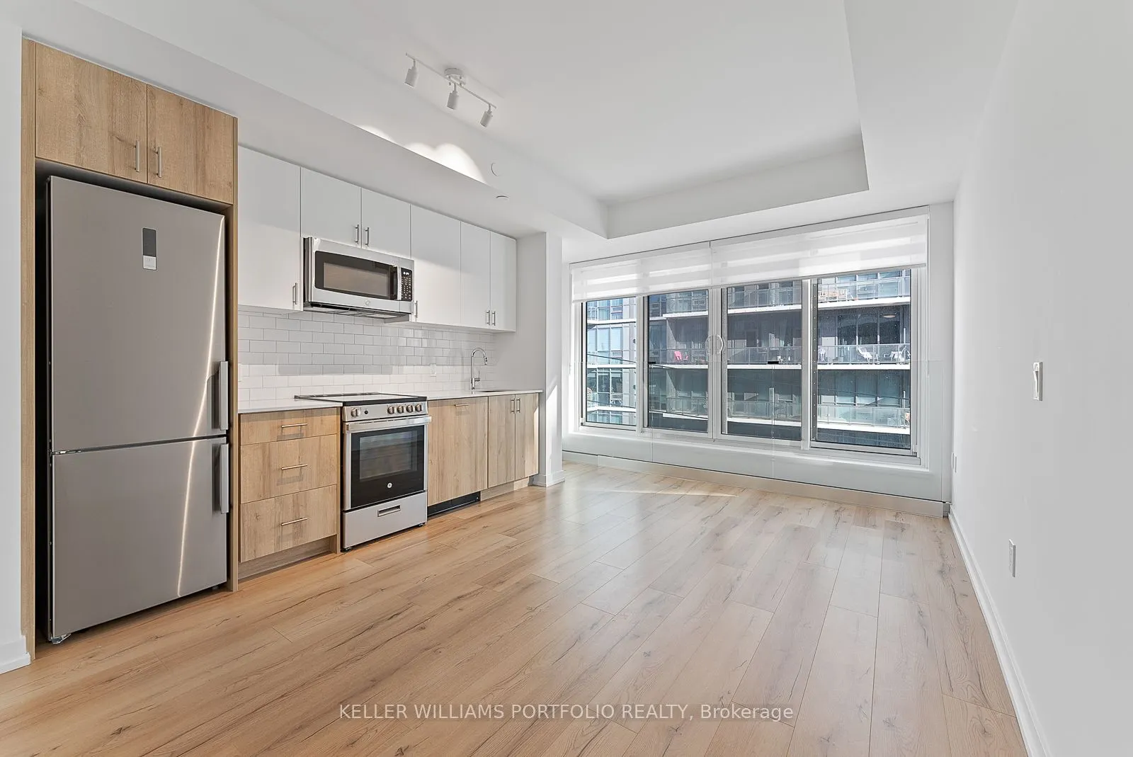 1195 The Queensway Street, #411