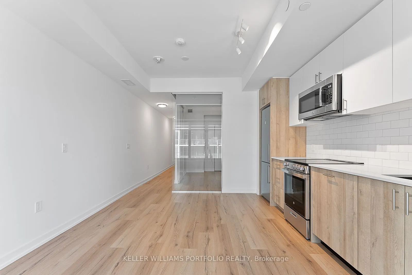 1195 The Queensway Street, #411