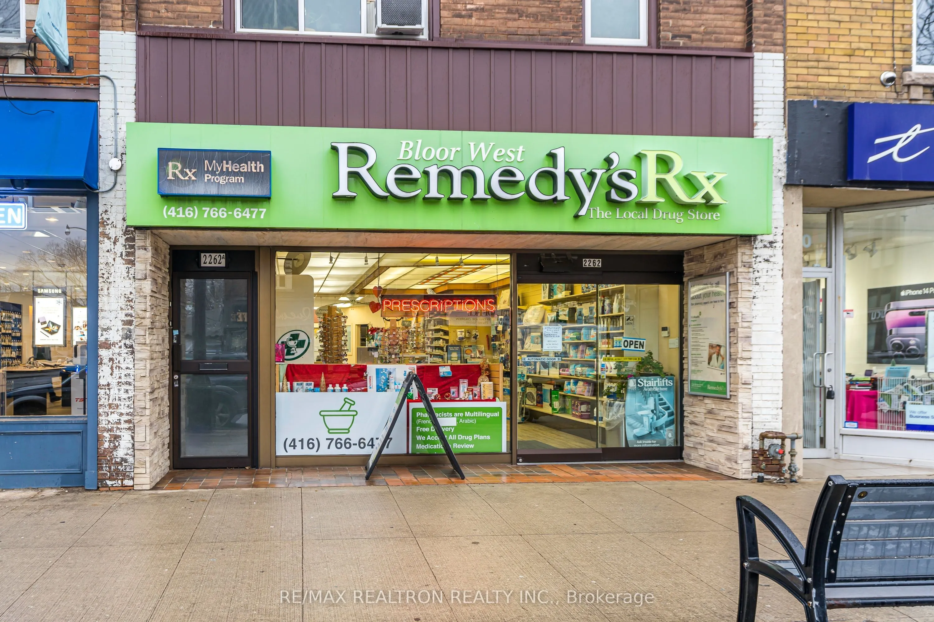 2262 Bloor Street W