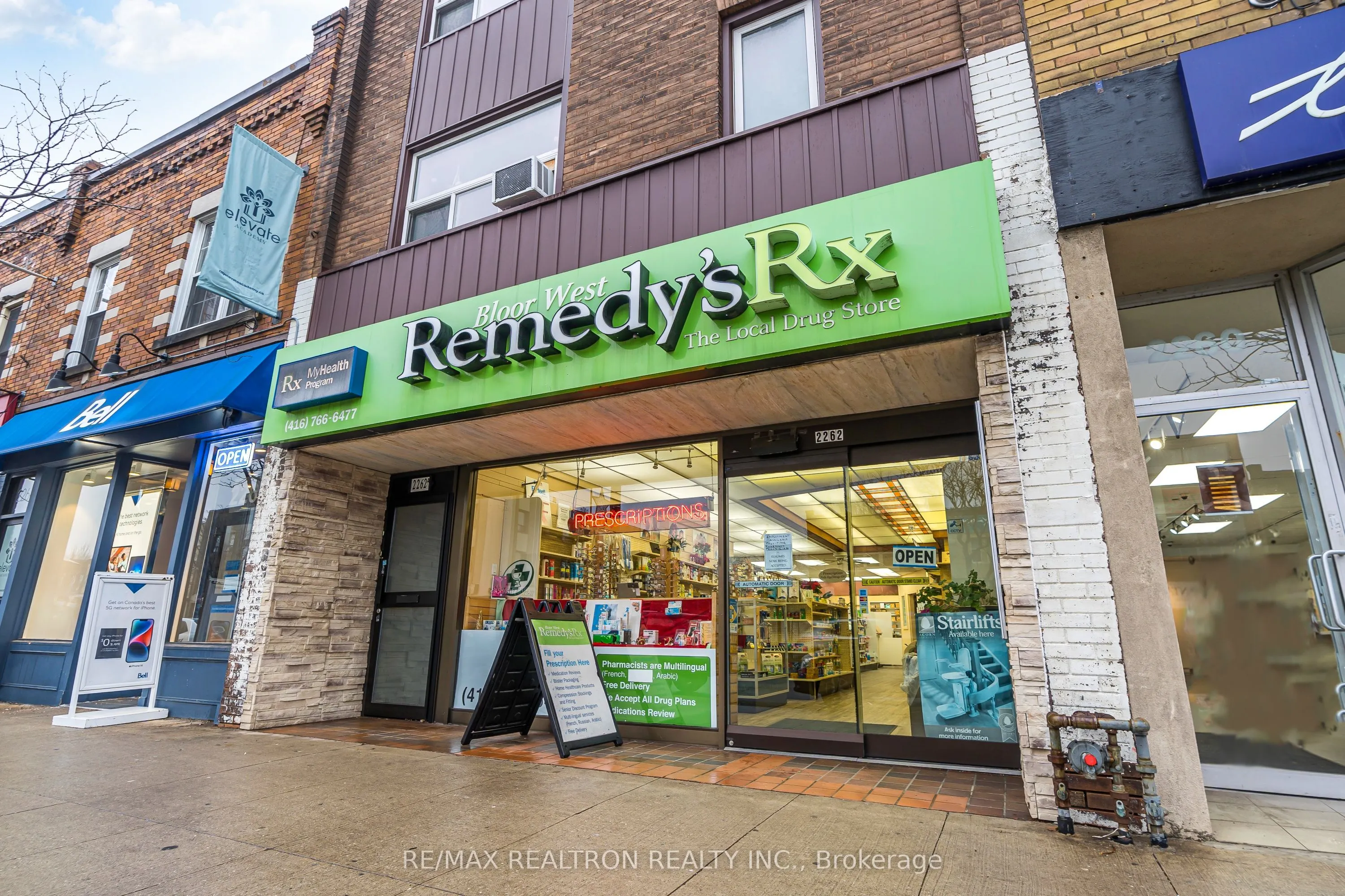 2262 Bloor Street W