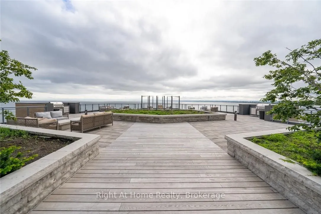 2060 LAKESHORE Road, #802