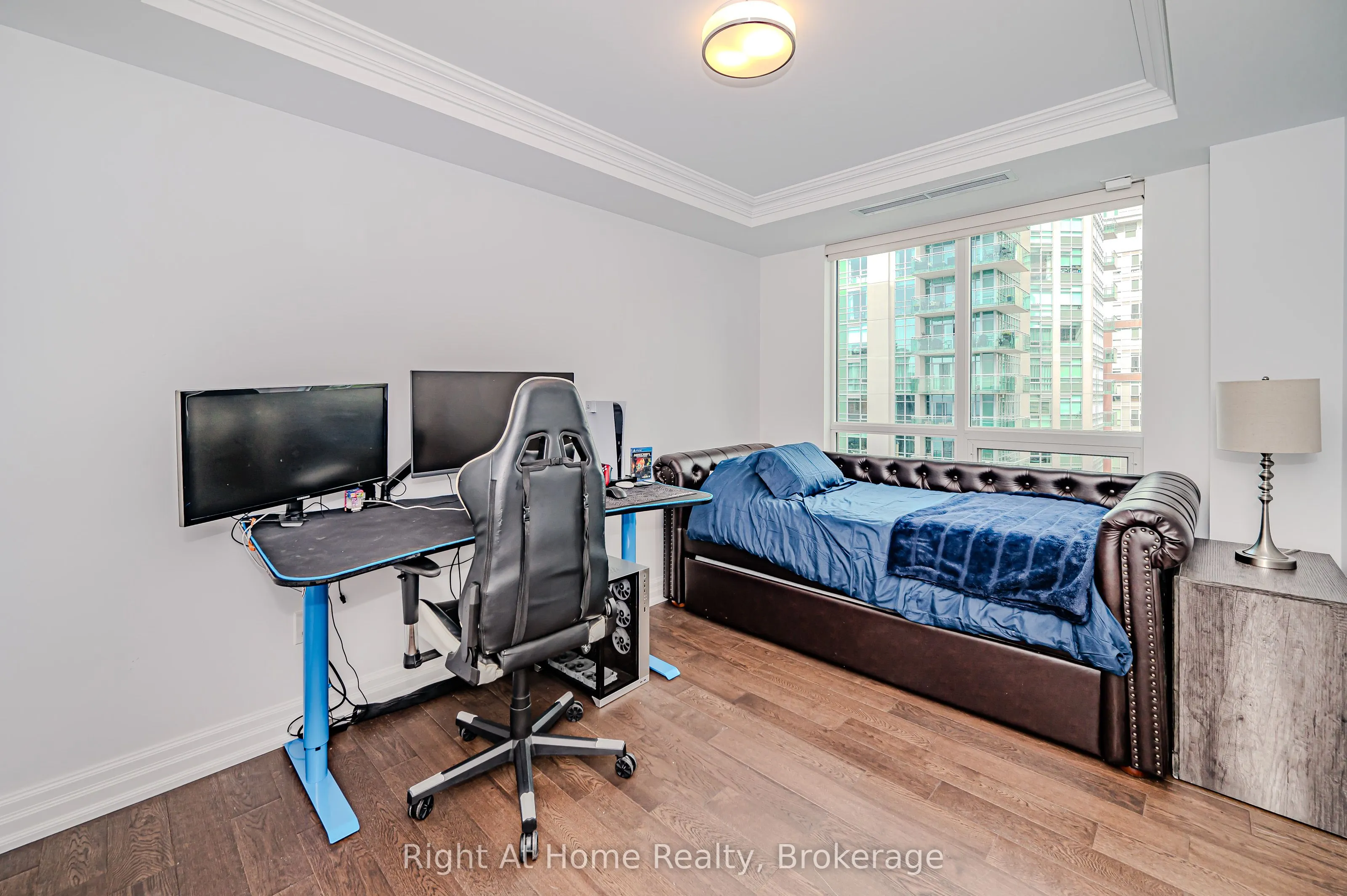 2060 LAKESHORE Road, #802