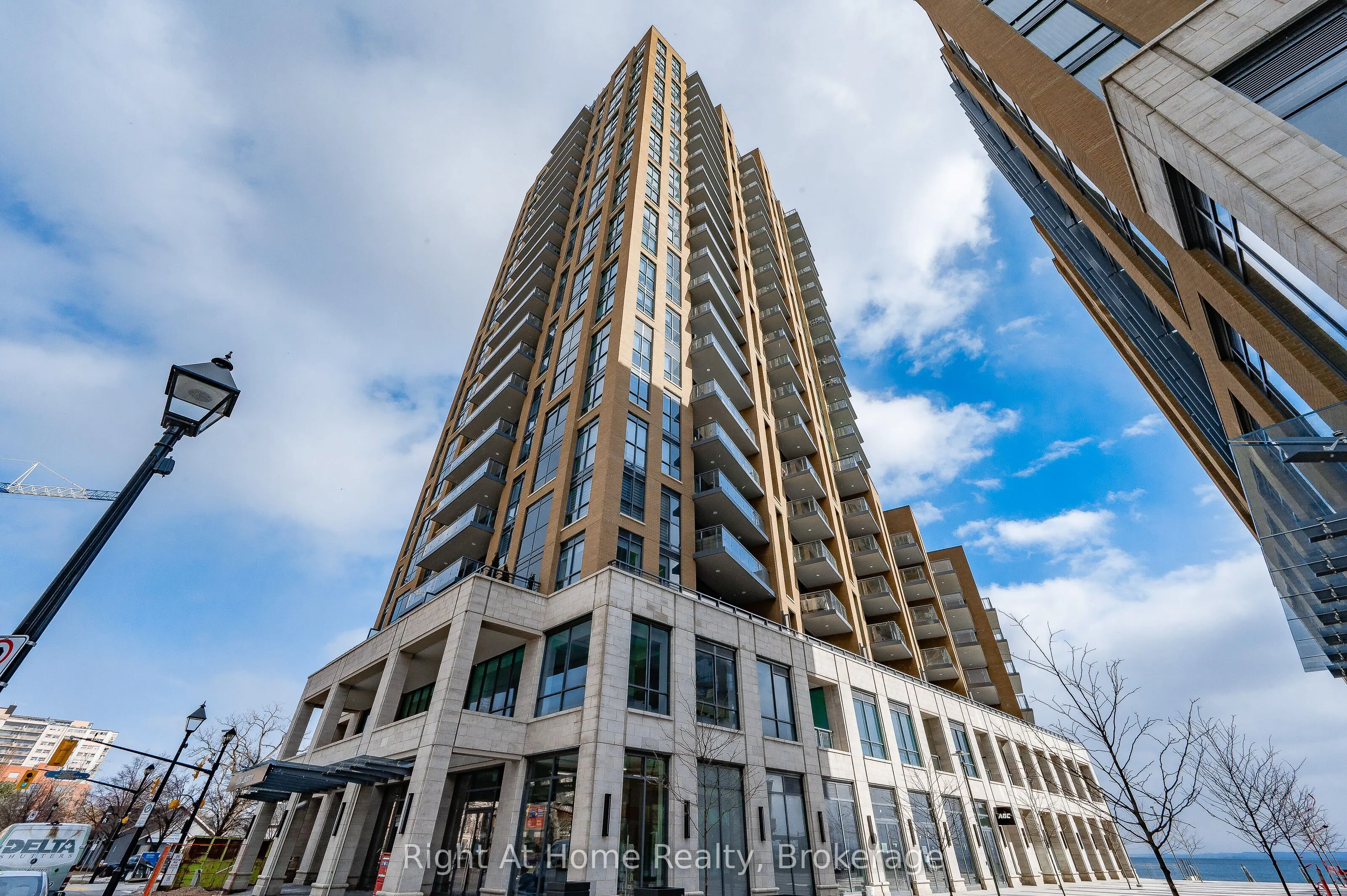 2060 LAKESHORE Road, #802