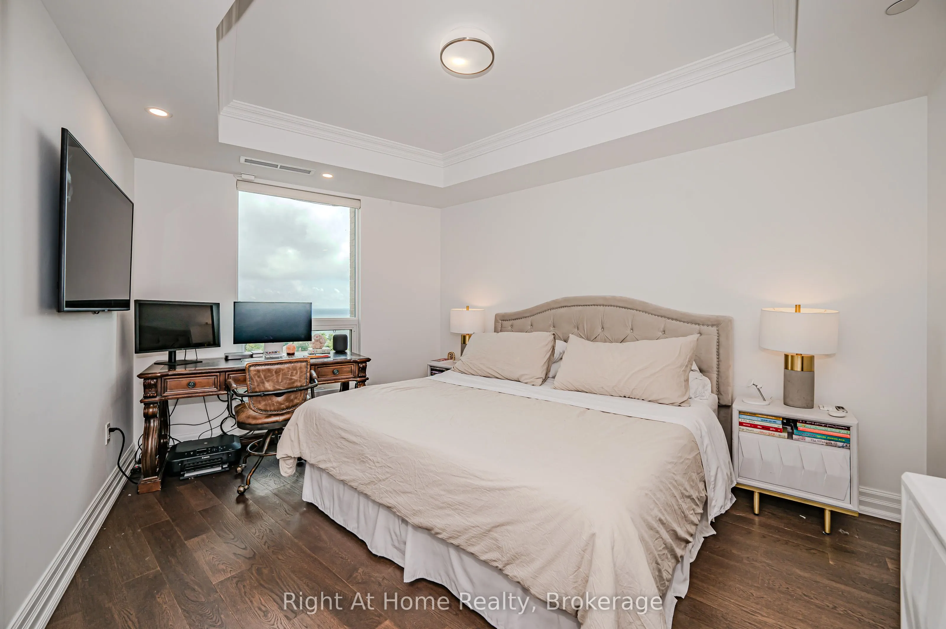 2060 LAKESHORE Road, #802