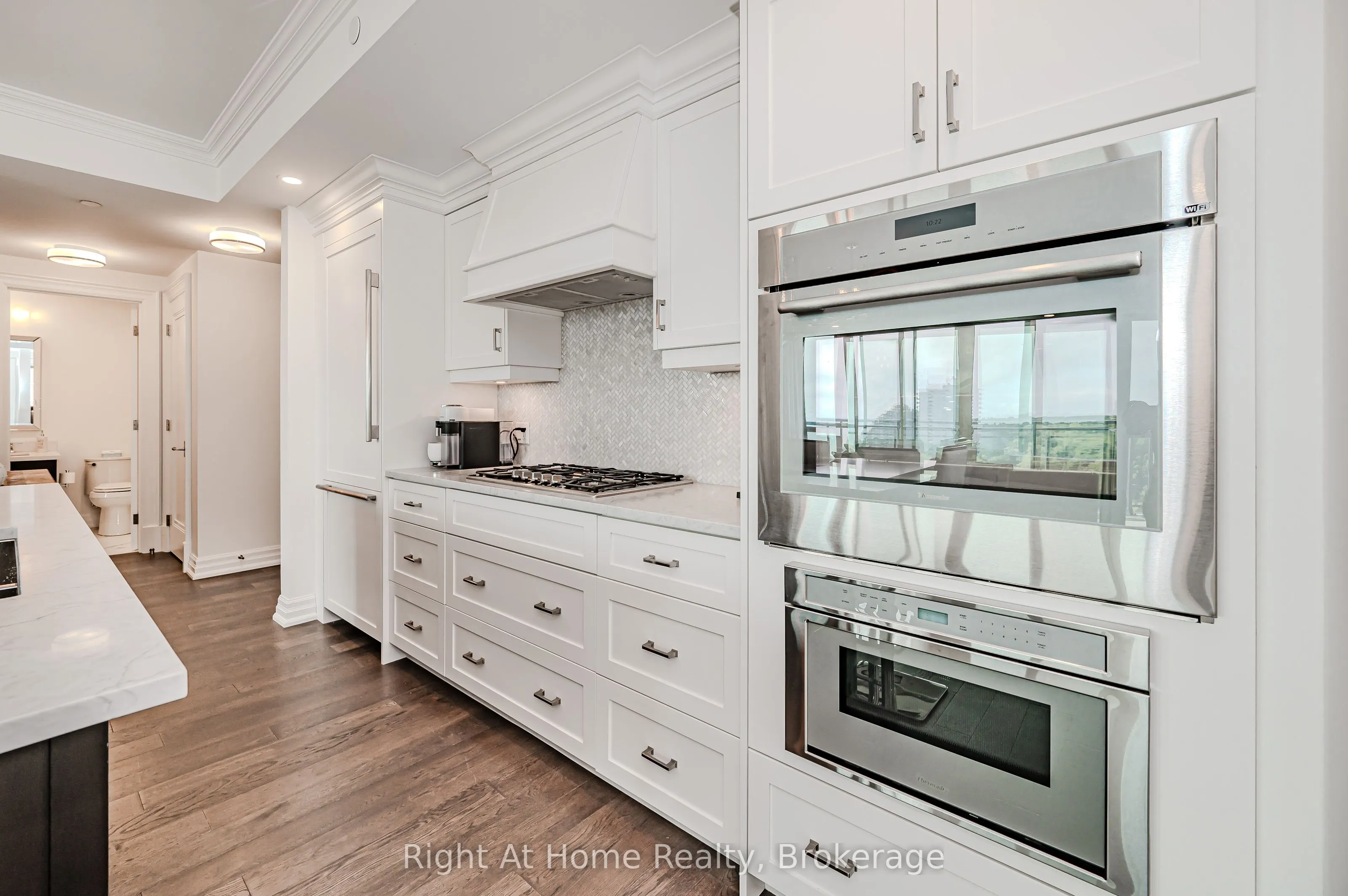 2060 LAKESHORE Road, #802