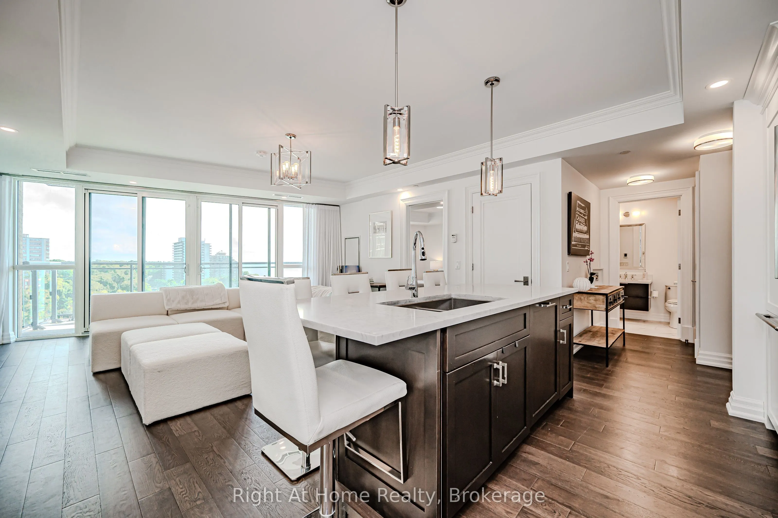 2060 LAKESHORE Road, #802