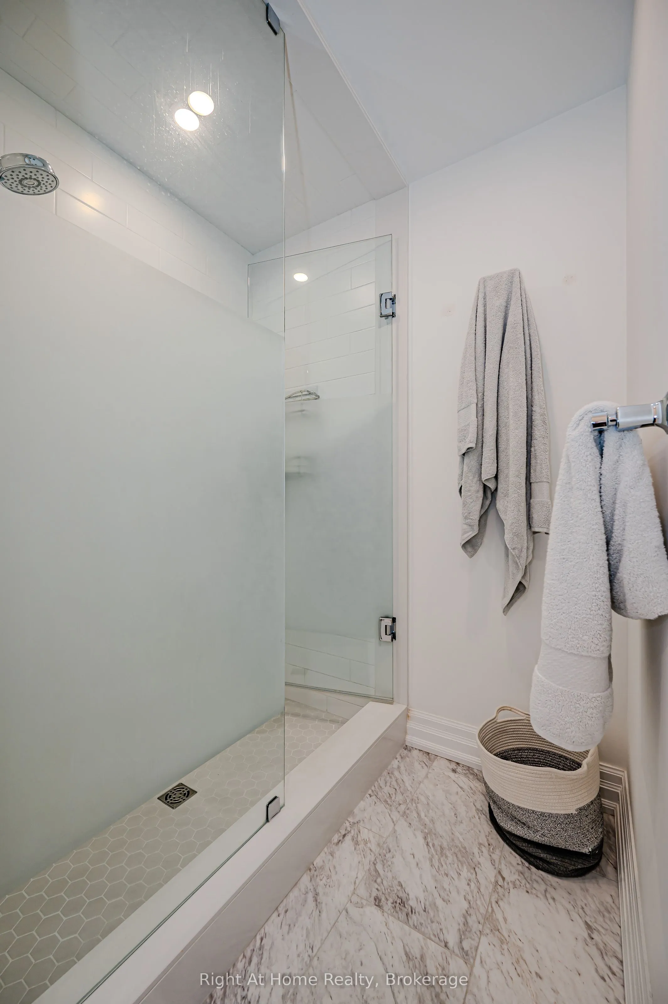 2060 LAKESHORE Road, #802