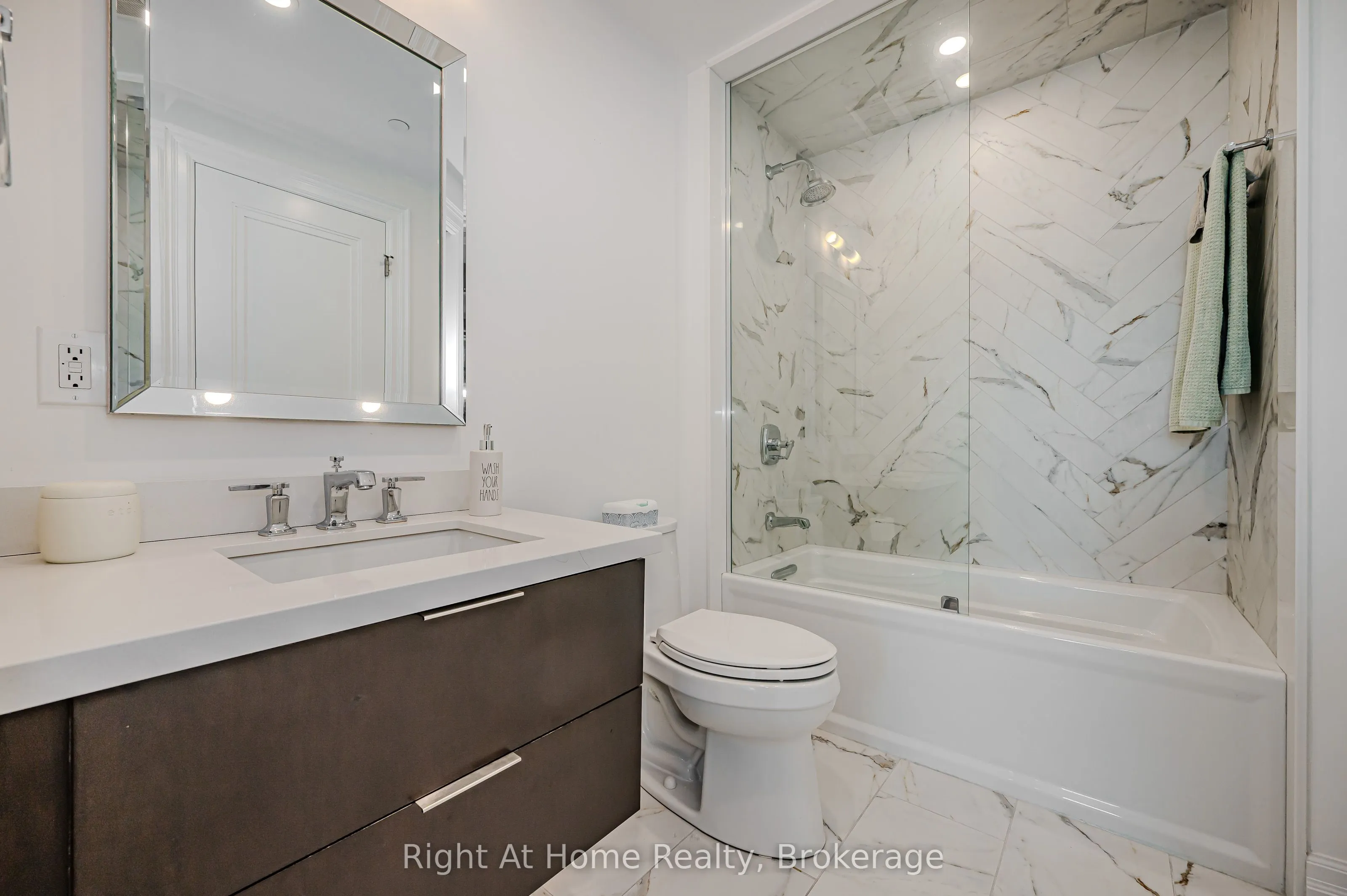 2060 LAKESHORE Road, #802