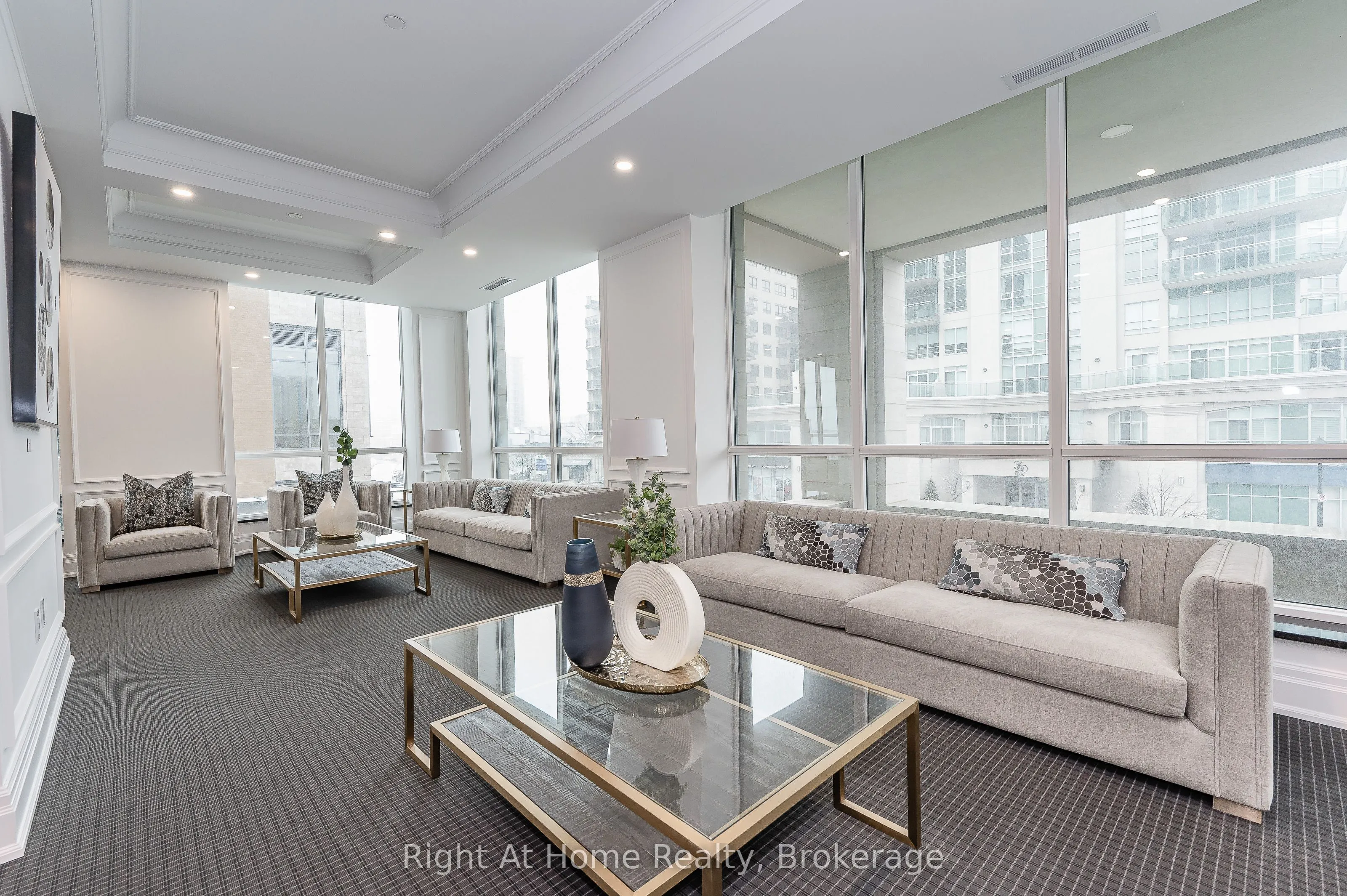 2060 LAKESHORE Road, #802