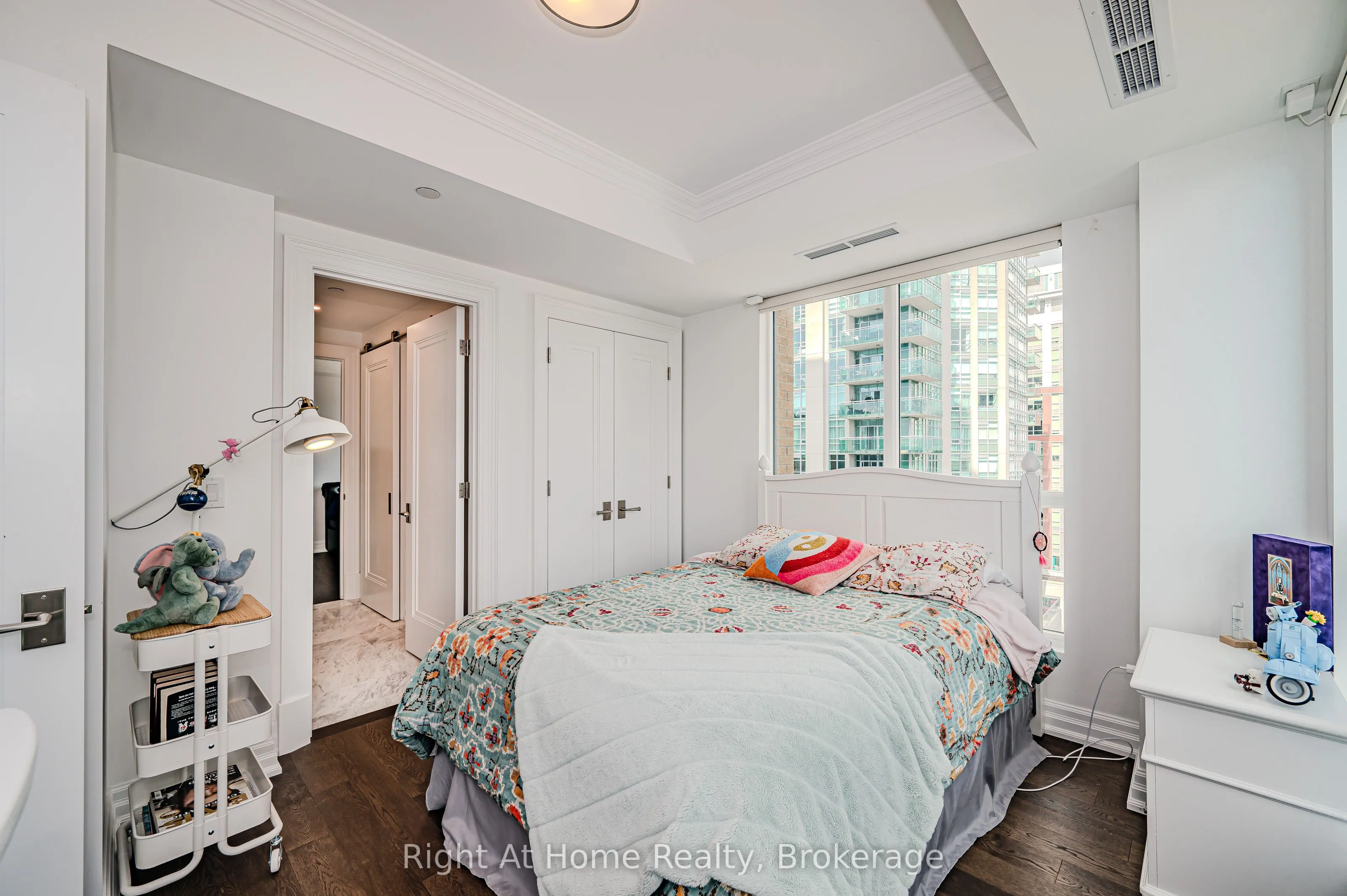 2060 LAKESHORE Road, #802