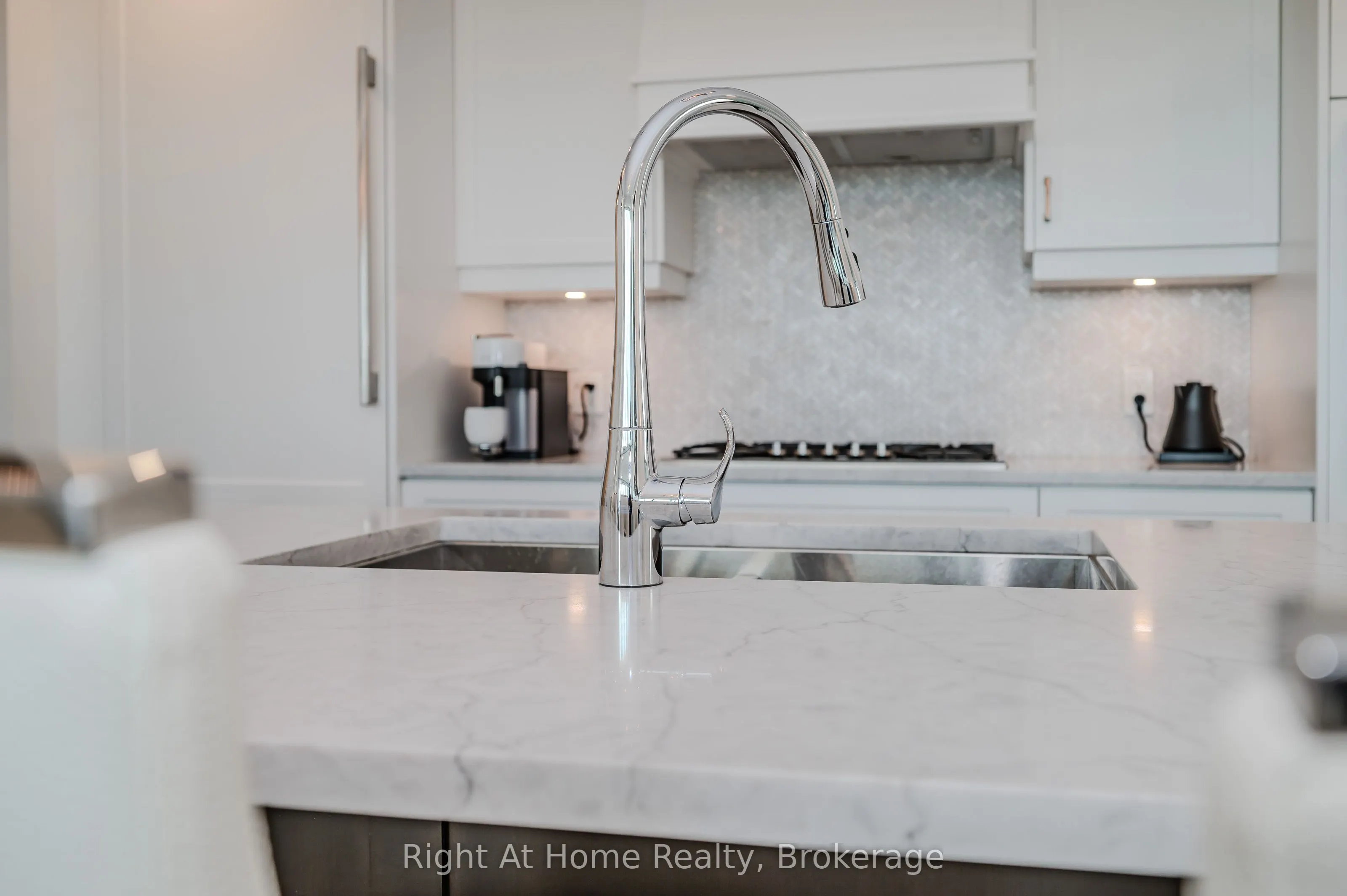 2060 LAKESHORE Road, #802