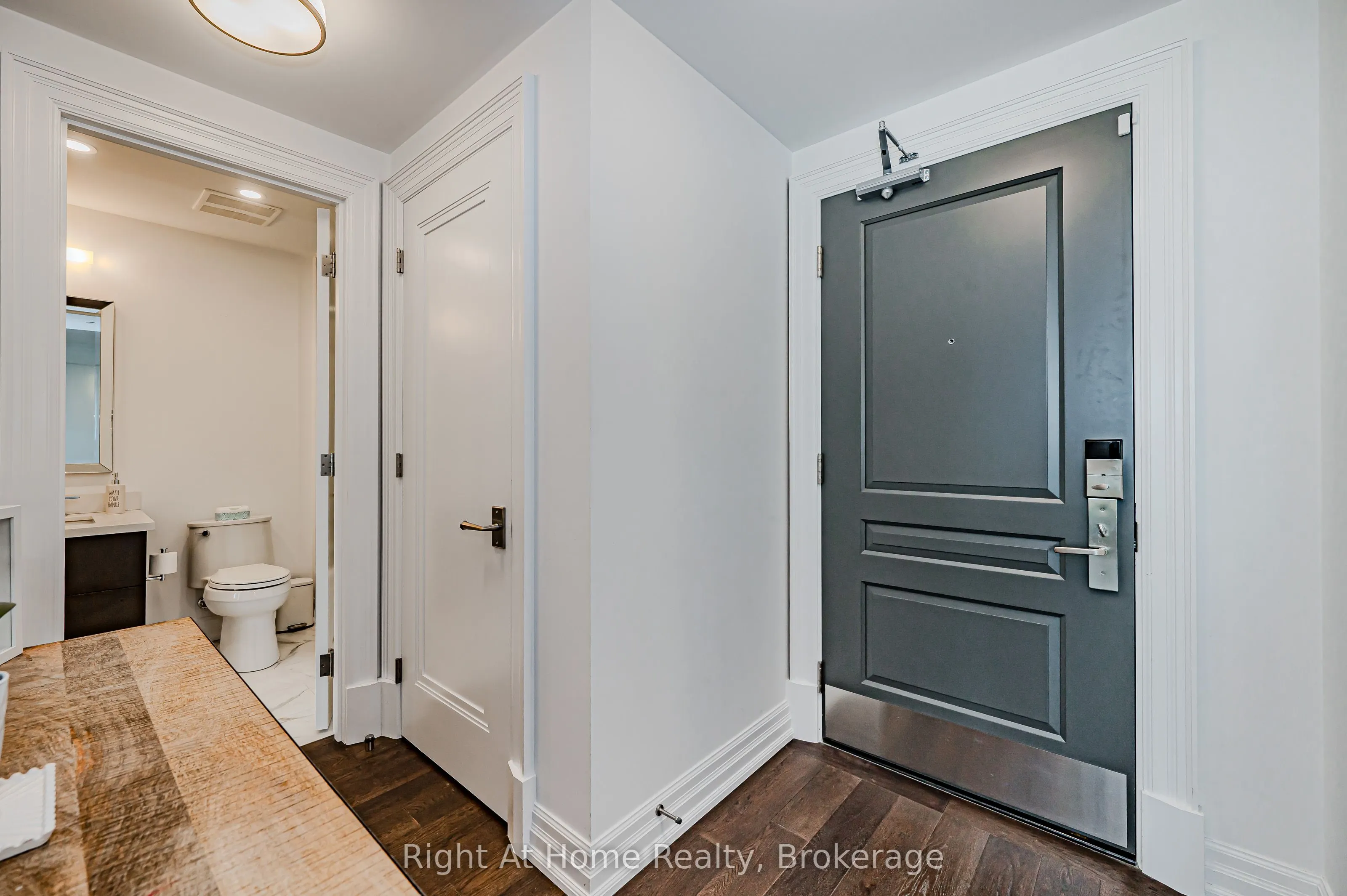 2060 LAKESHORE Road, #802