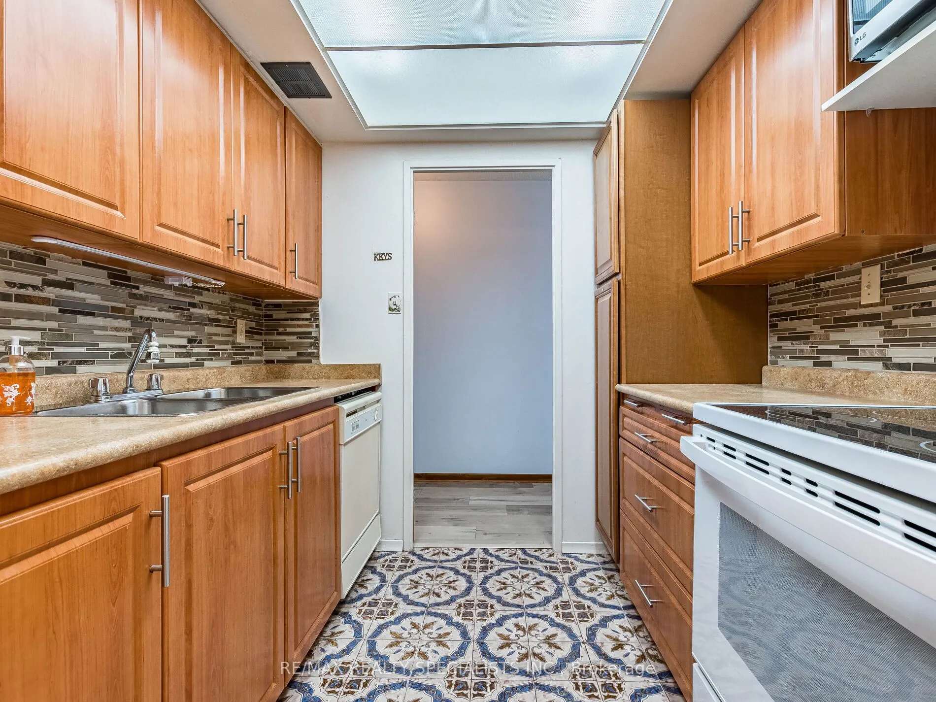 1535 Lakeshore Road E, #1806