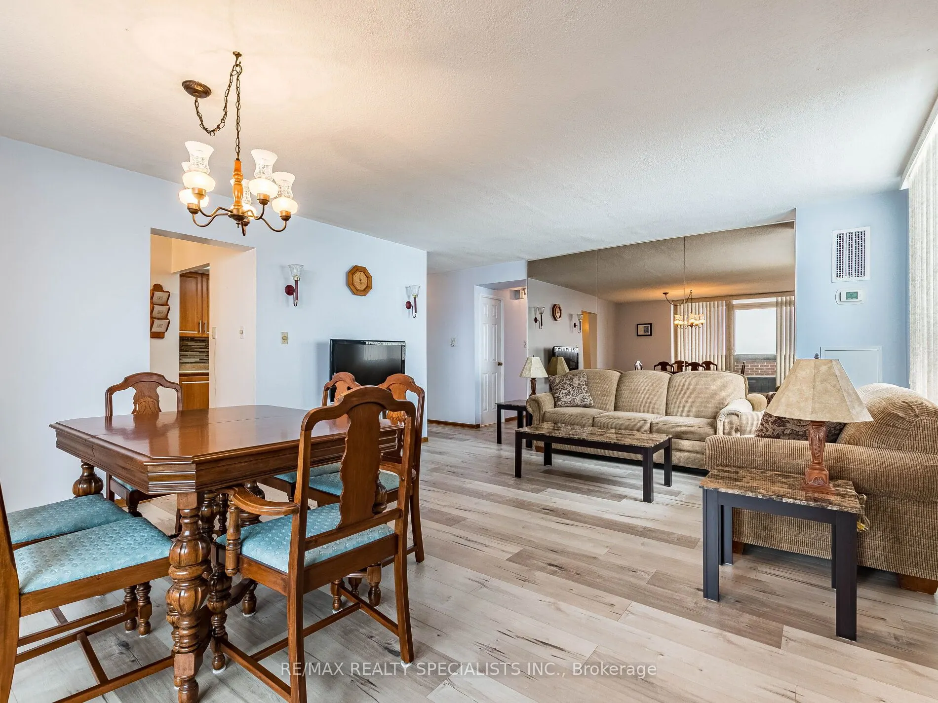 1535 Lakeshore Road E, #1806