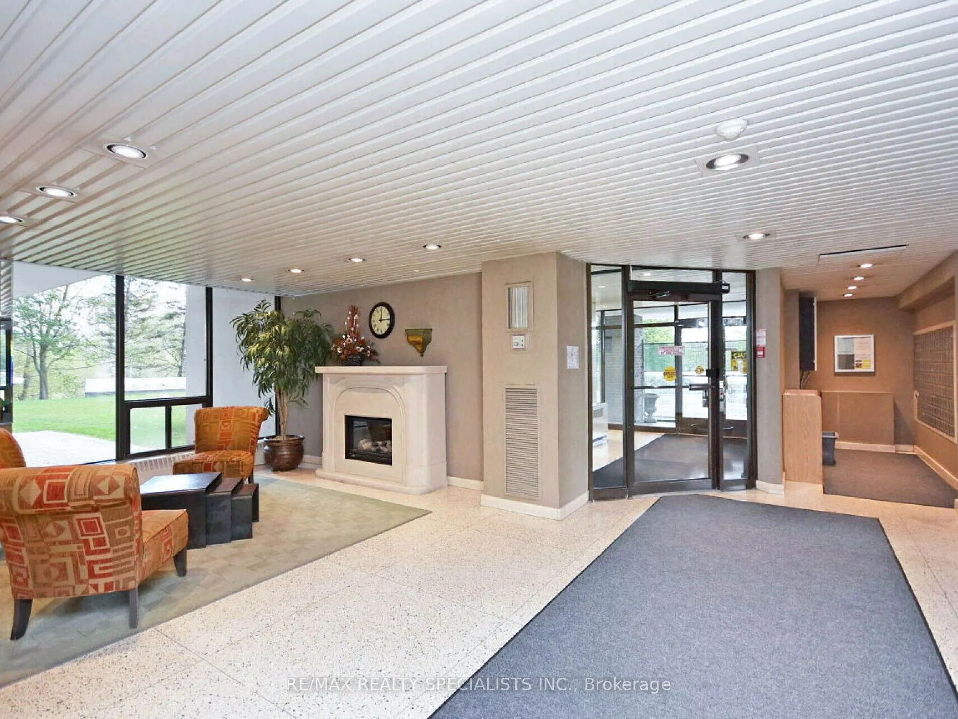 1535 Lakeshore Road E, #1806