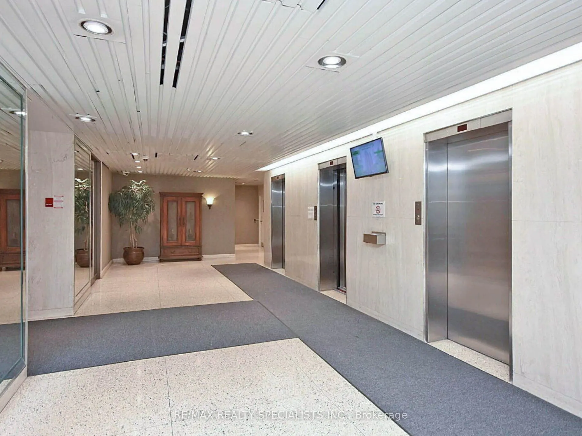 1535 Lakeshore Road E, #1806