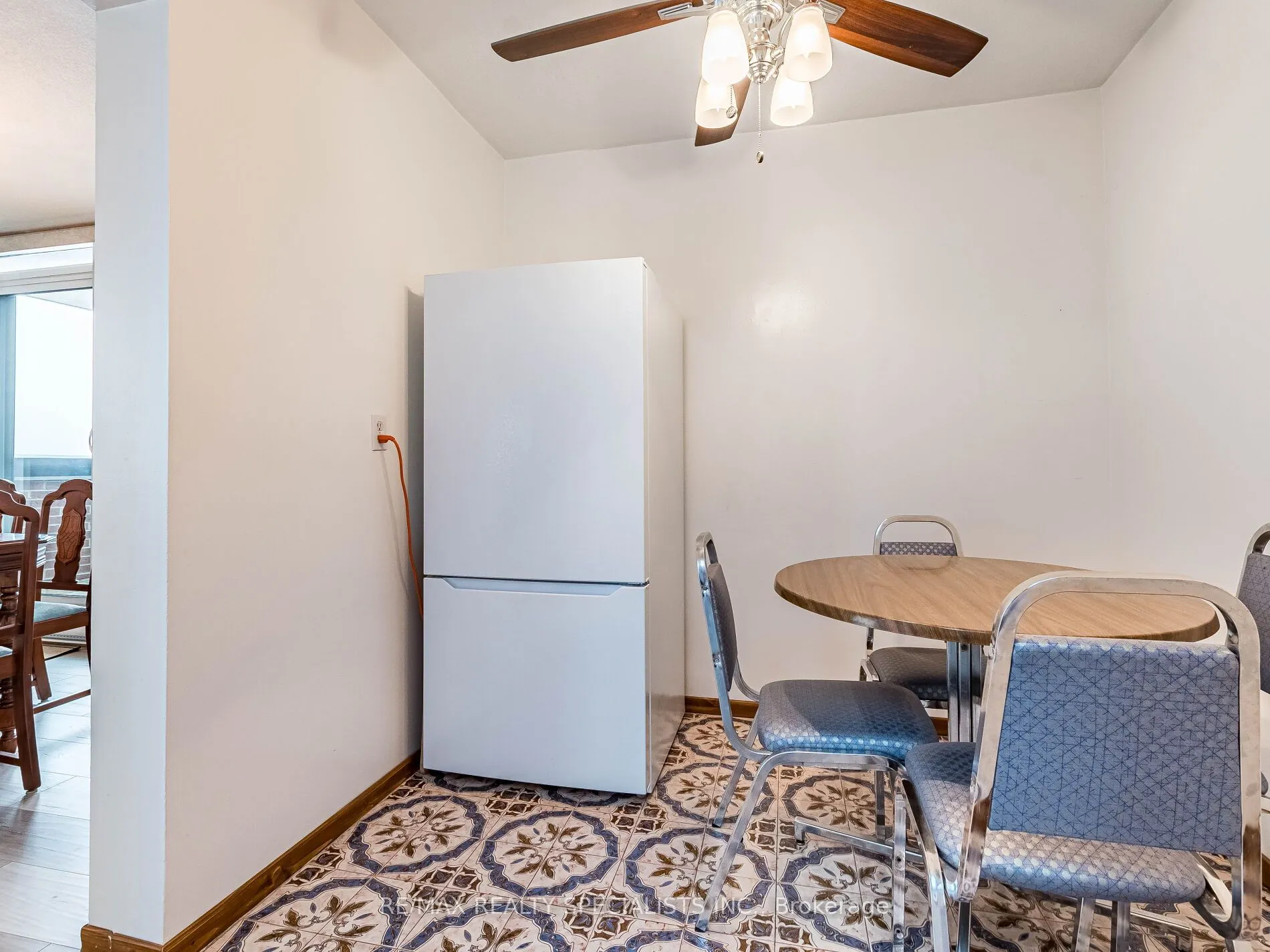 1535 Lakeshore Road E, #1806