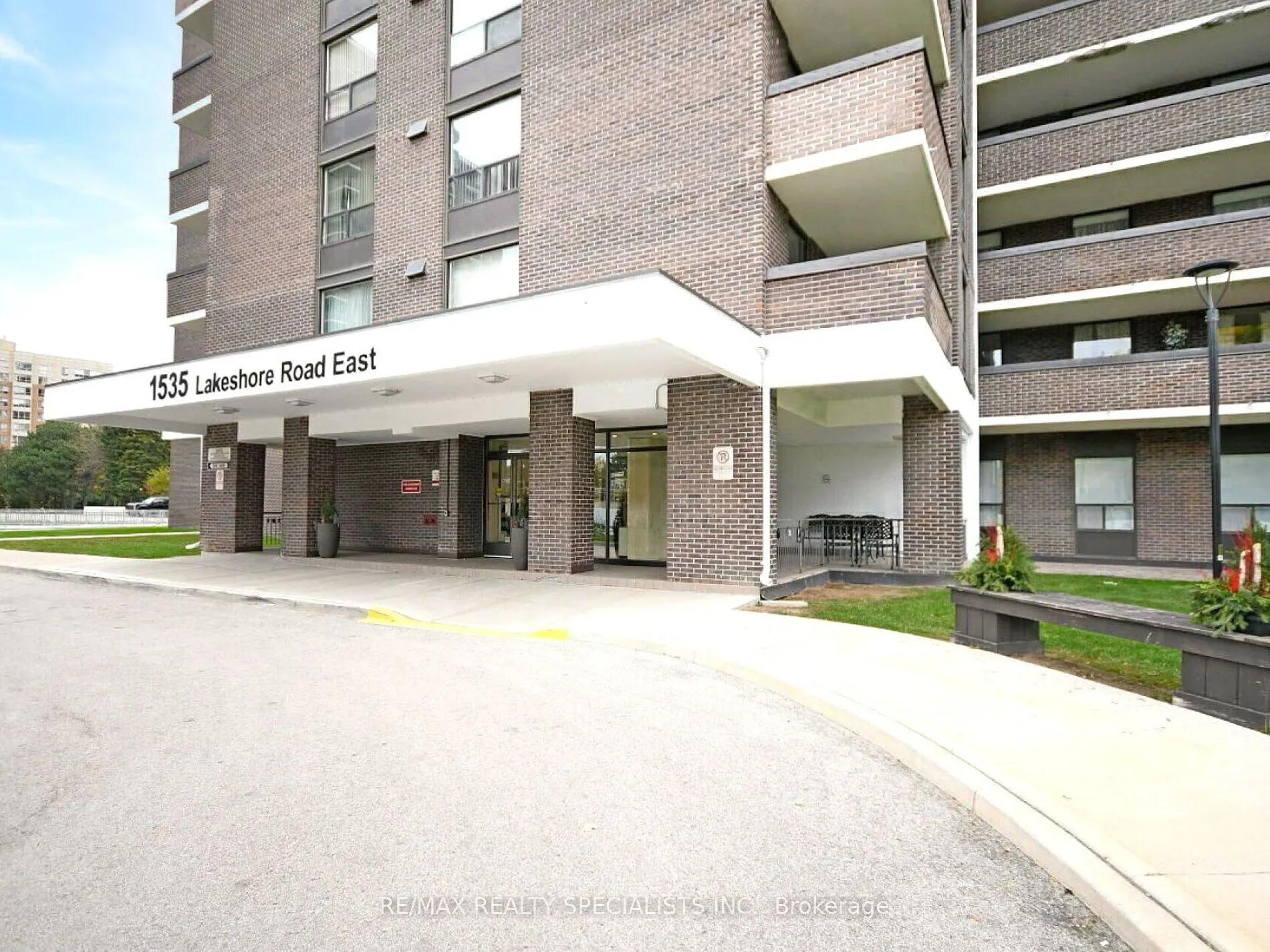1535 Lakeshore Road E, #1806