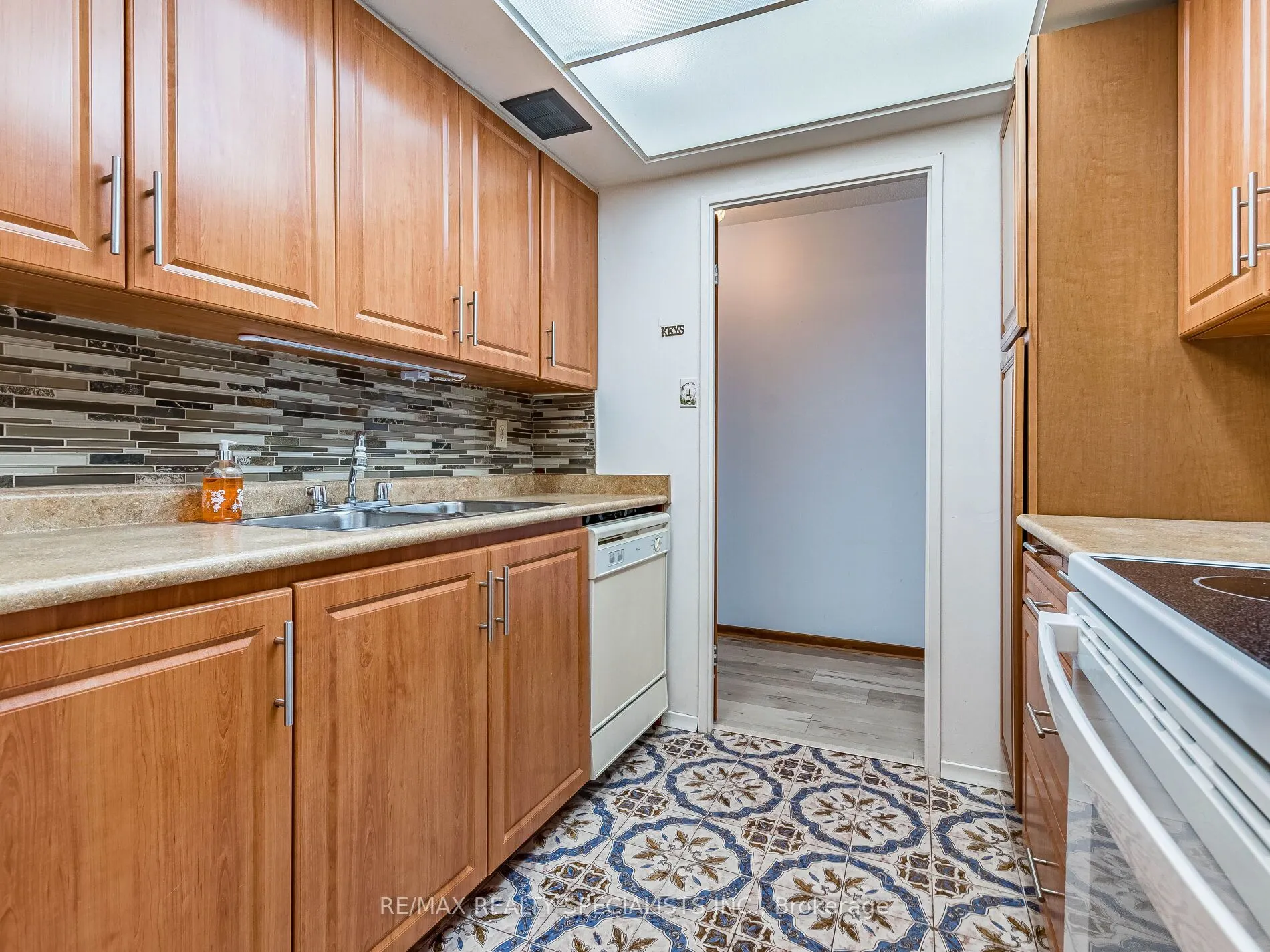 1535 Lakeshore Road E, #1806