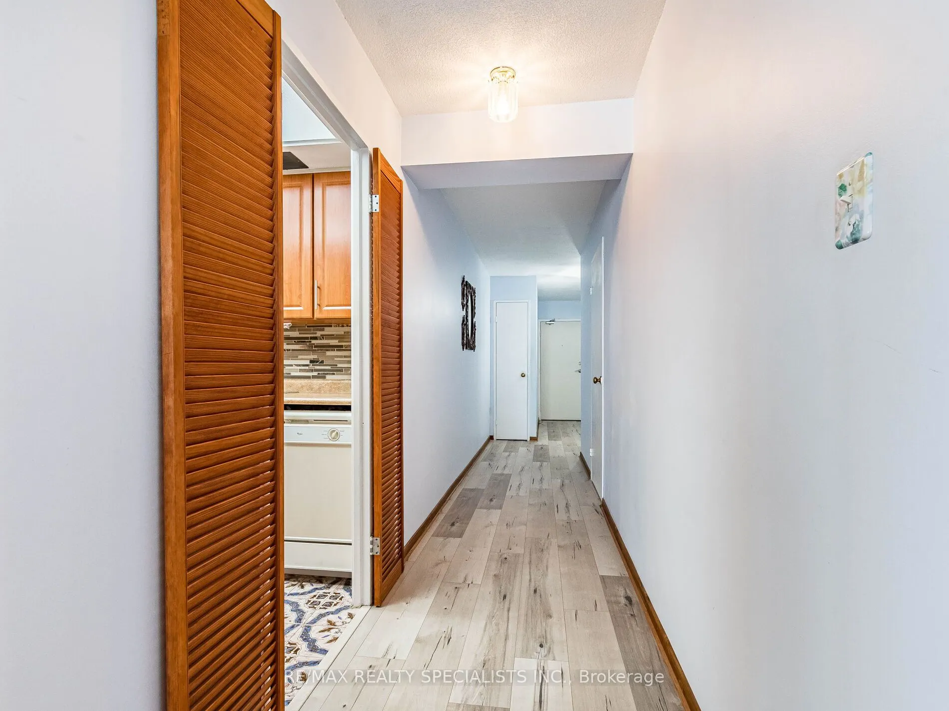 1535 Lakeshore Road E, #1806