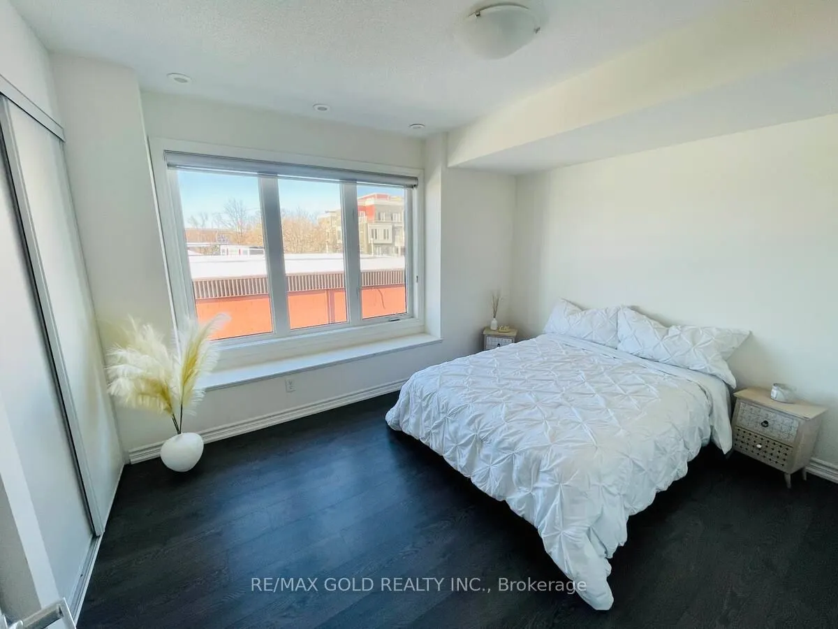 80 EASTWOOD PARK Gardens, #3