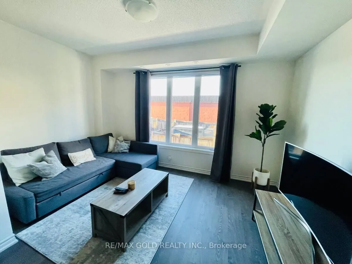 80 EASTWOOD PARK Gardens, #3