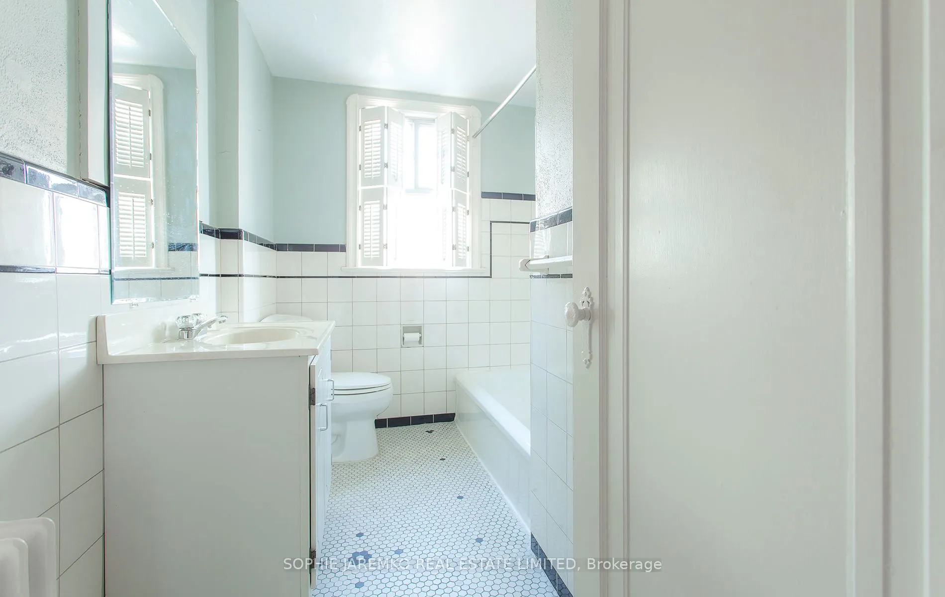 2 Brentwood Road N, #1