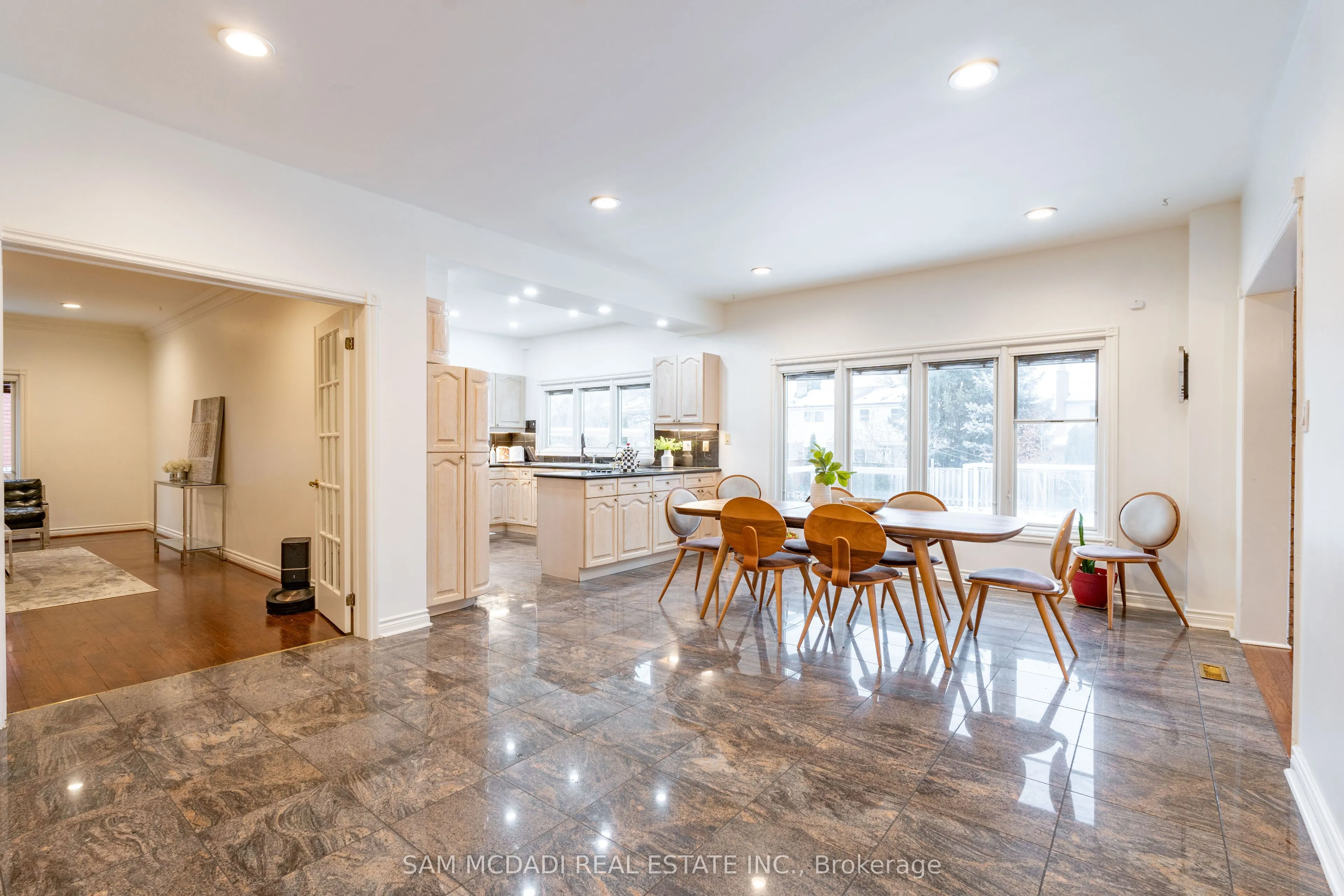 2339 Glengarry Road