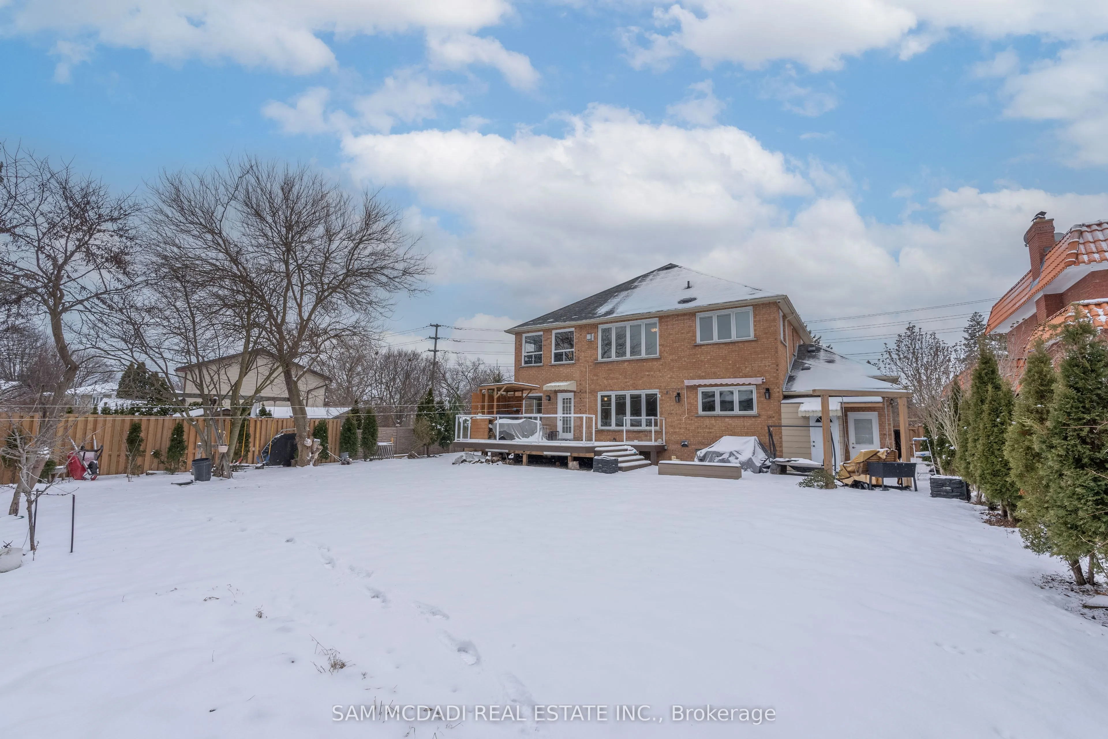 2339 Glengarry Road