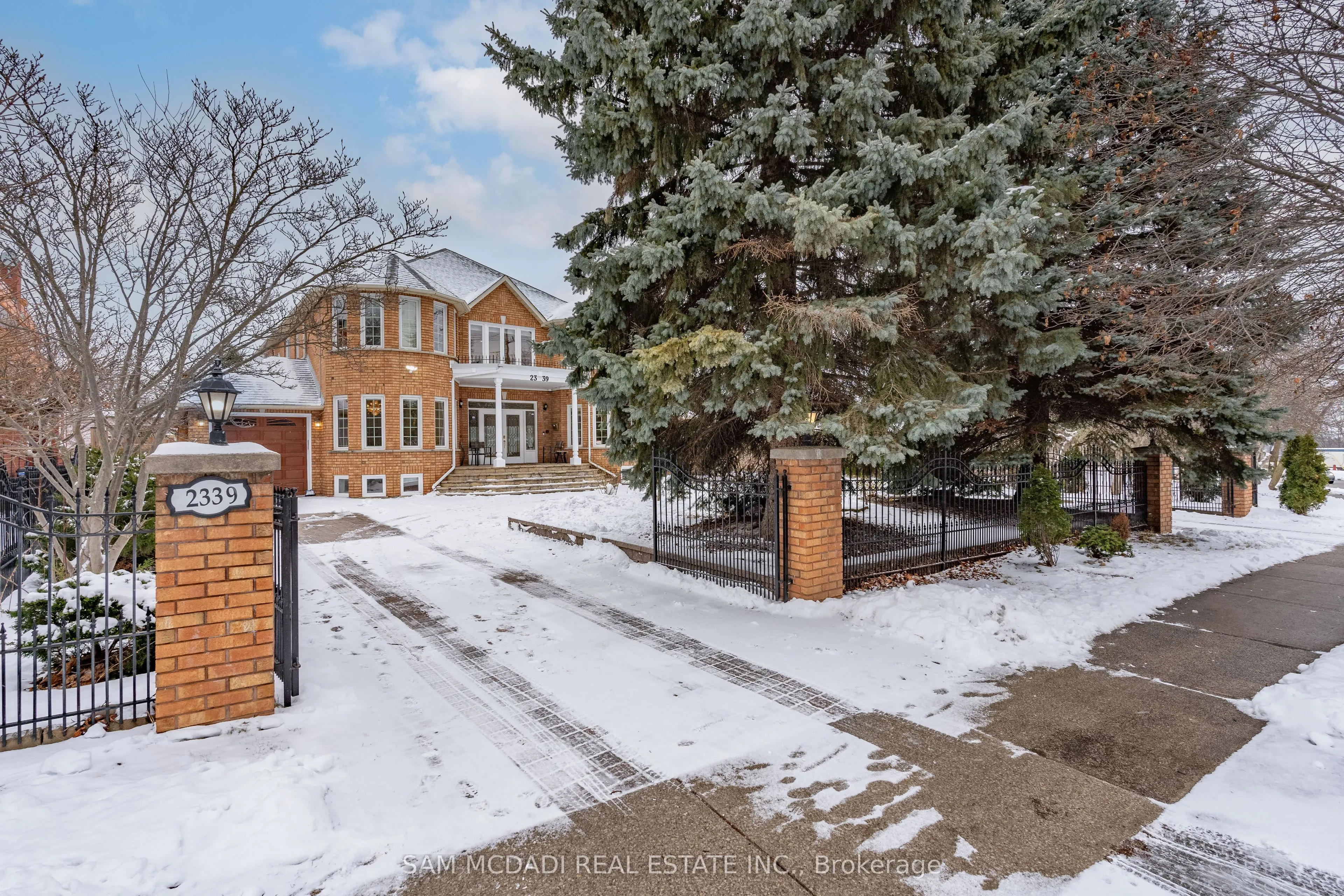 2339 Glengarry Road