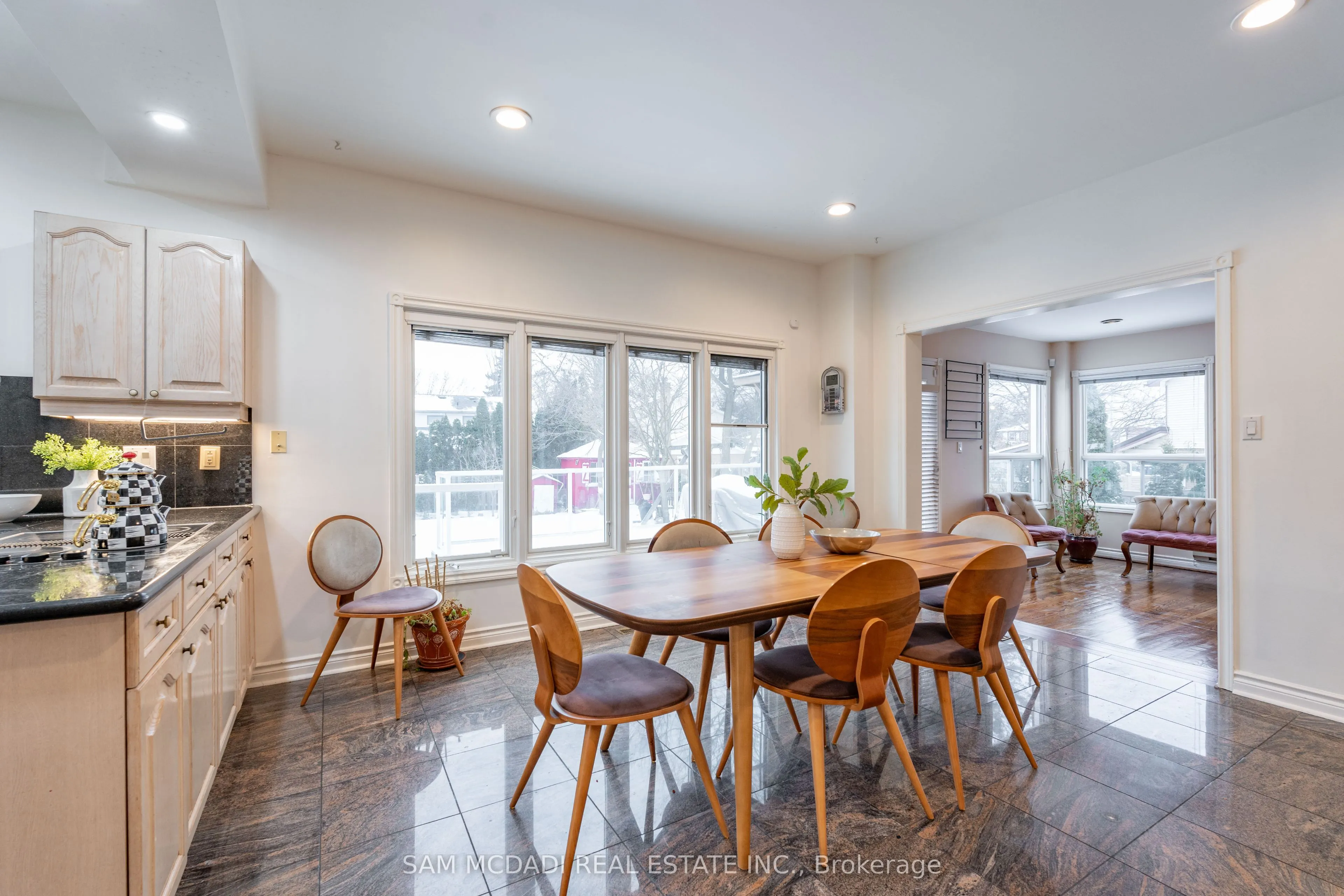 2339 Glengarry Road