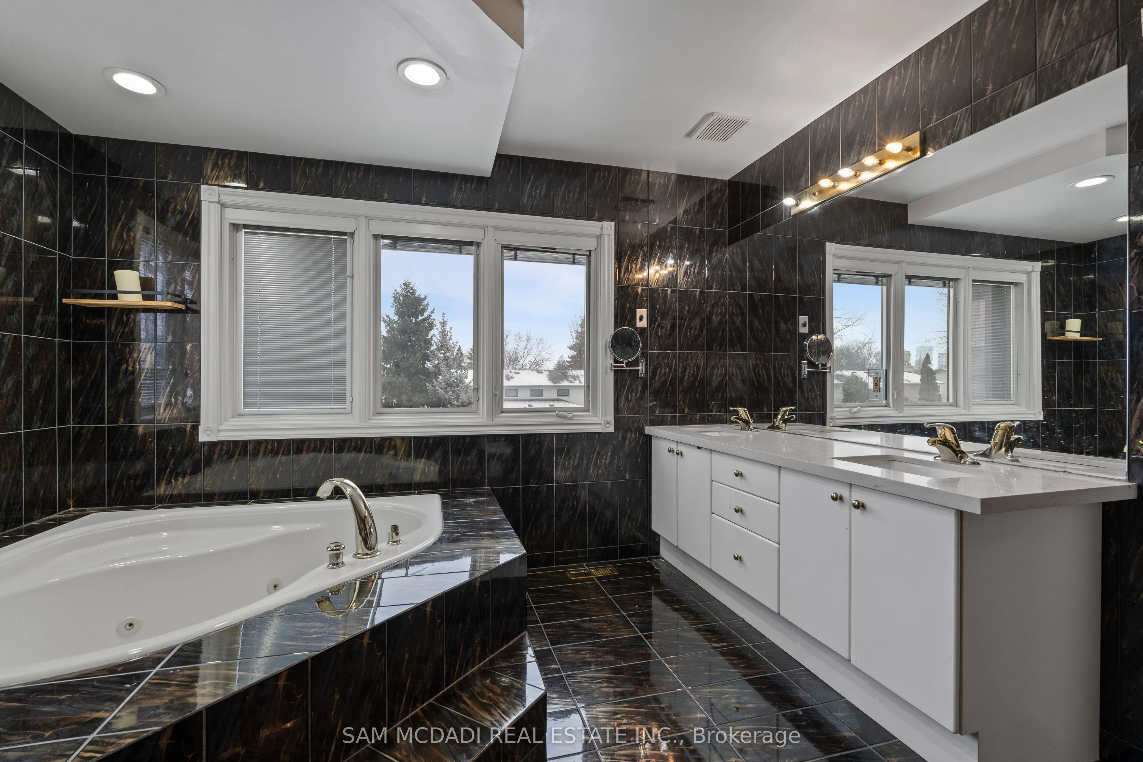 2339 Glengarry Road