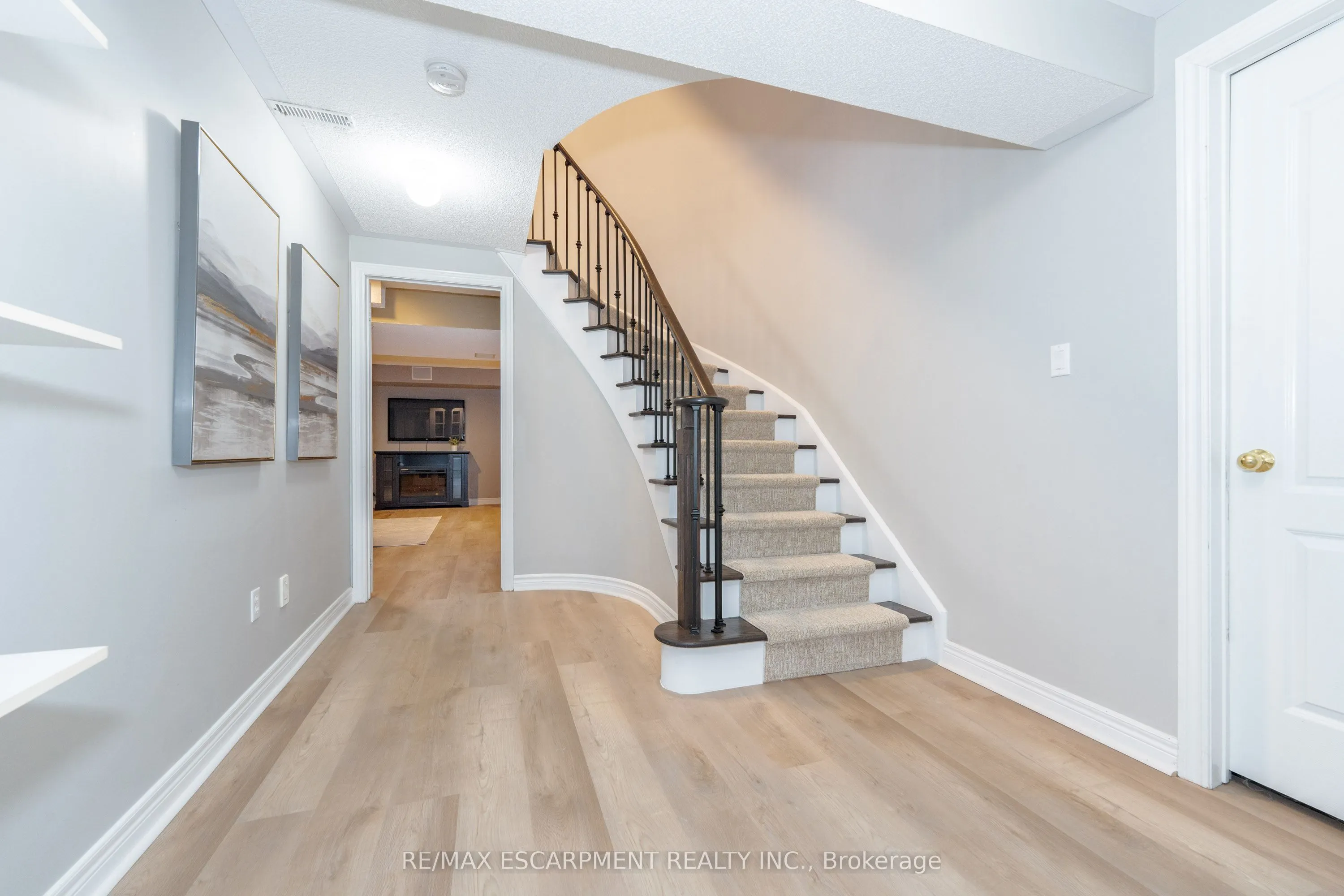 1185 Lindenrock Drive