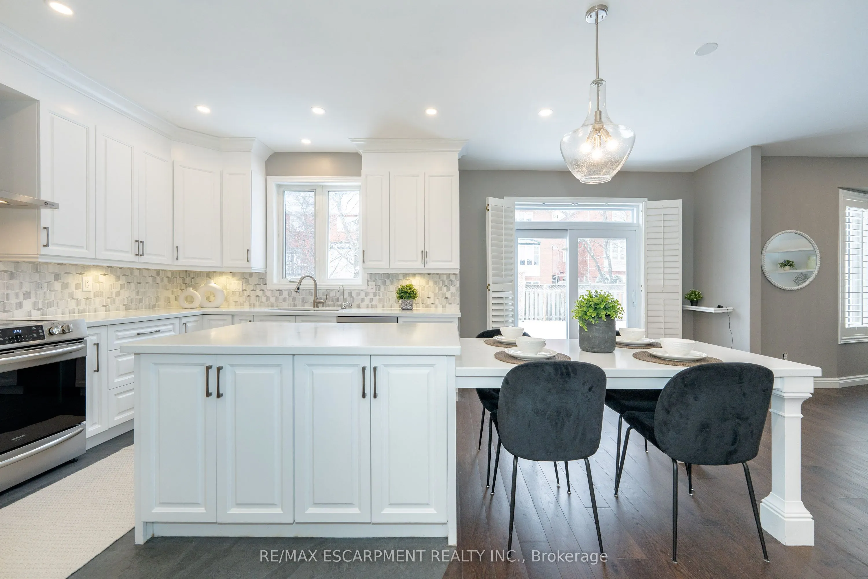 1185 Lindenrock Drive