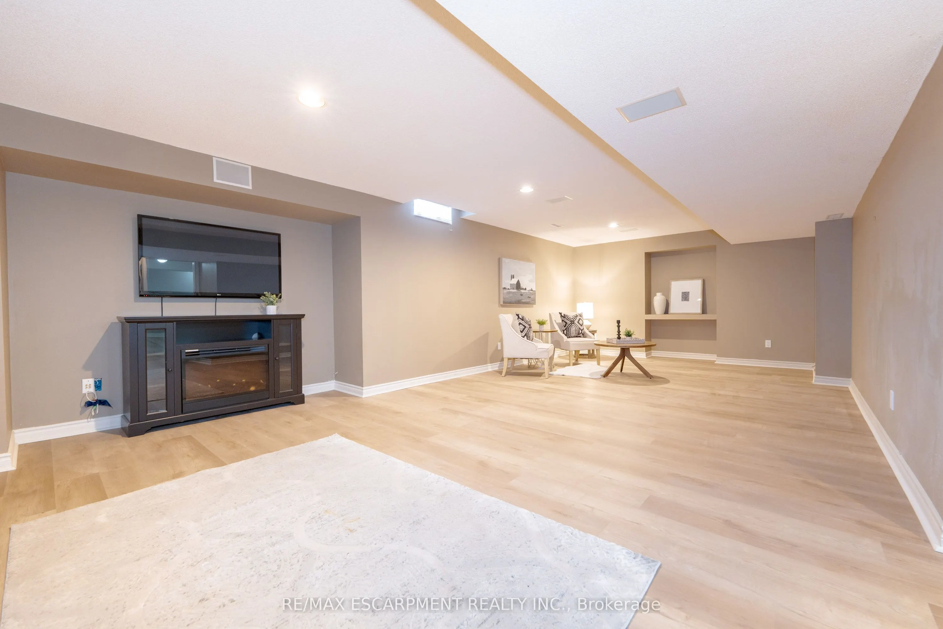 1185 Lindenrock Drive