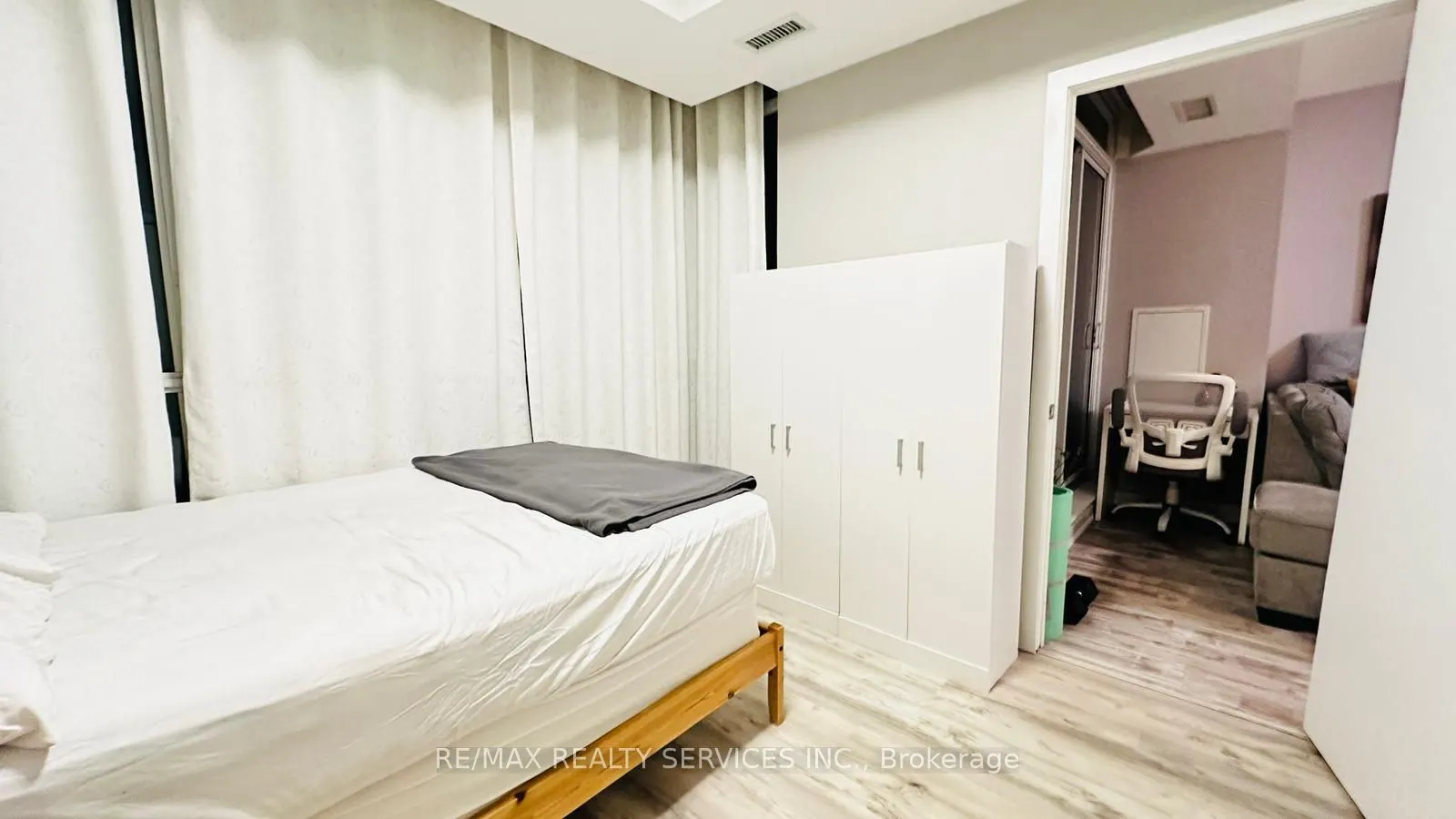 4070 Confederation Parkway #4005