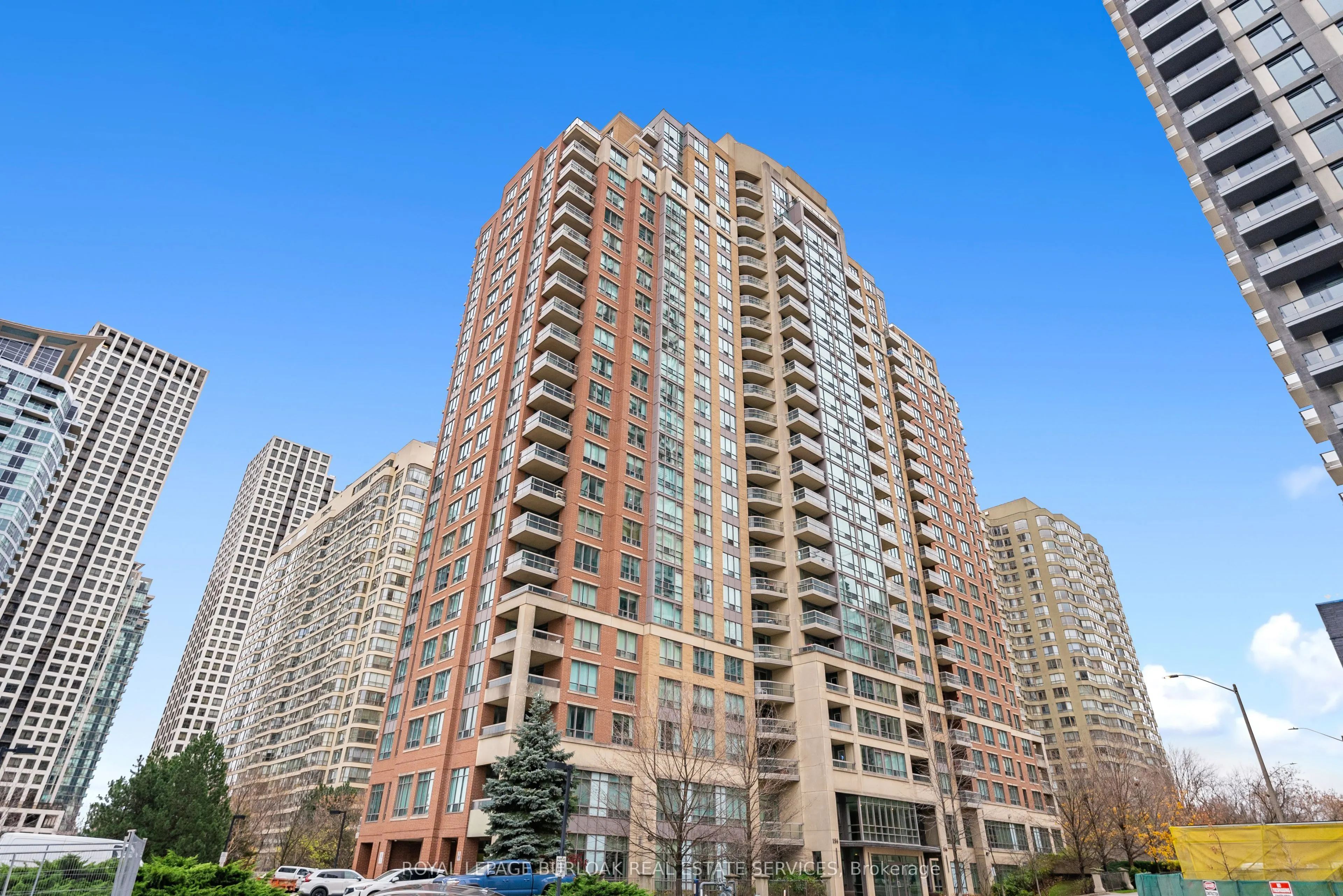 156 Enfield Place, #808