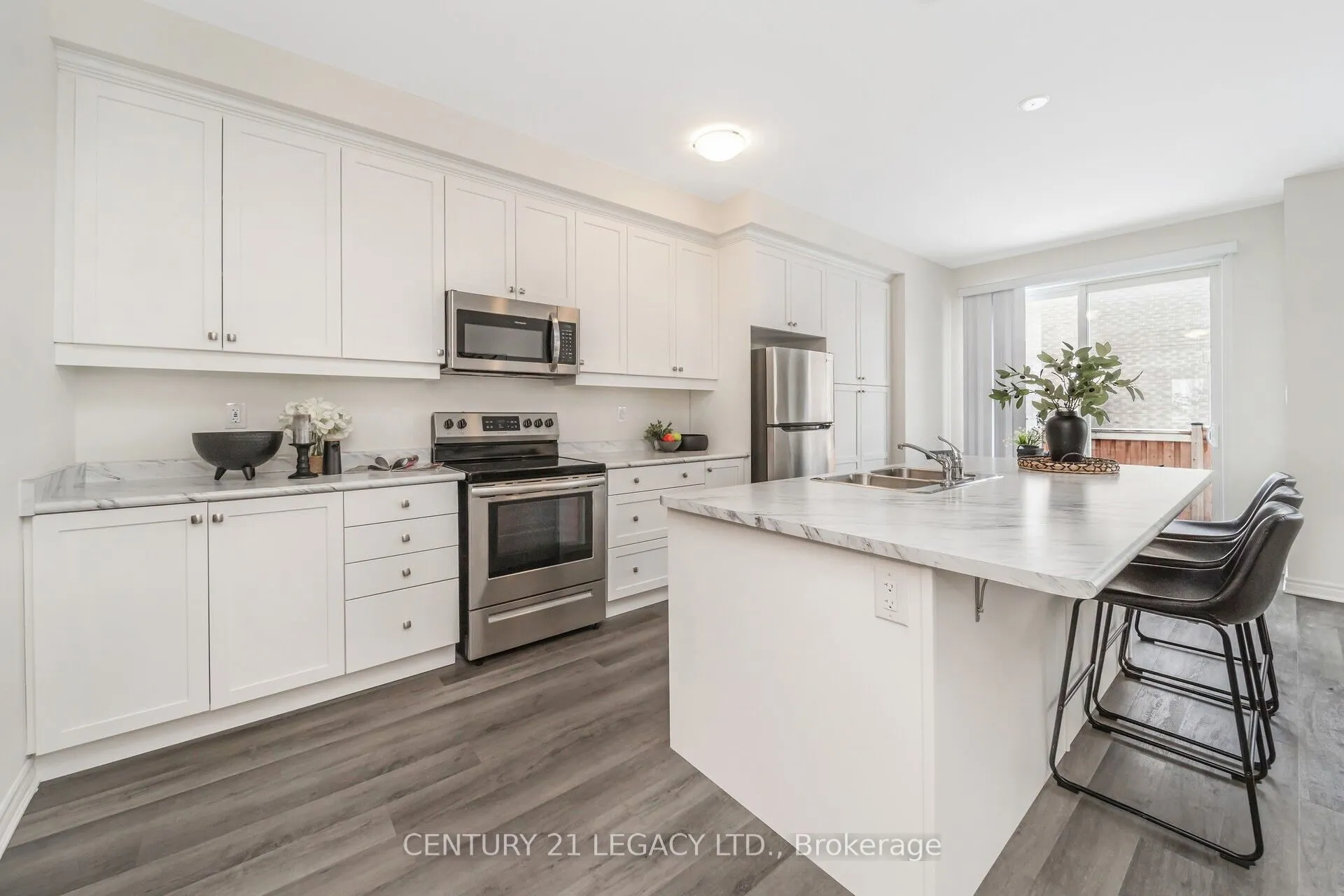 932 Cherry Court