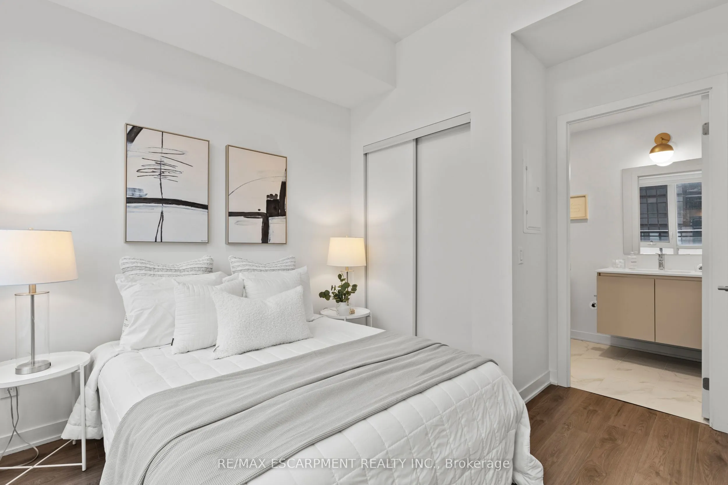 405 Dundas Street W, #316