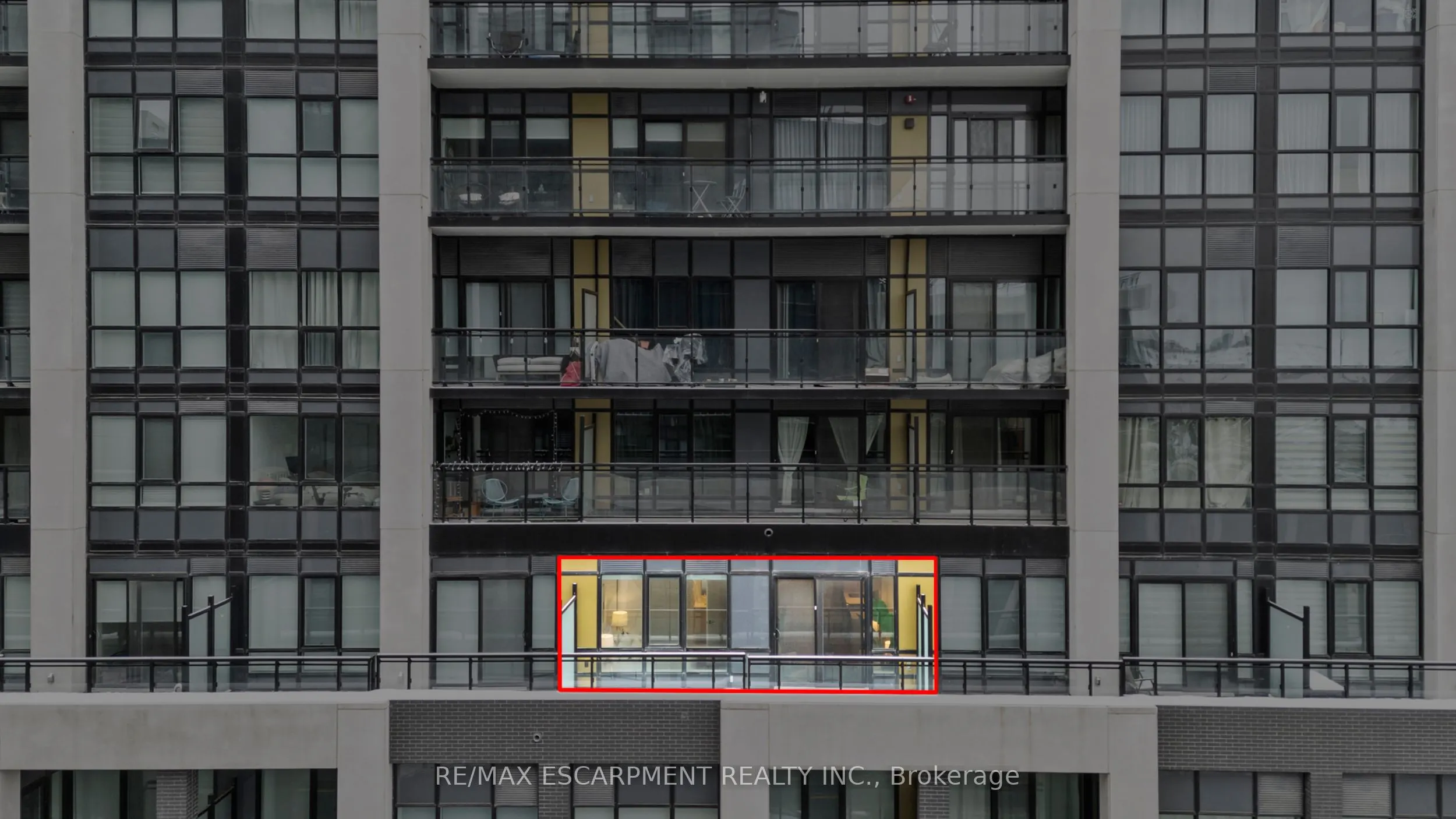 405 Dundas Street W, #316