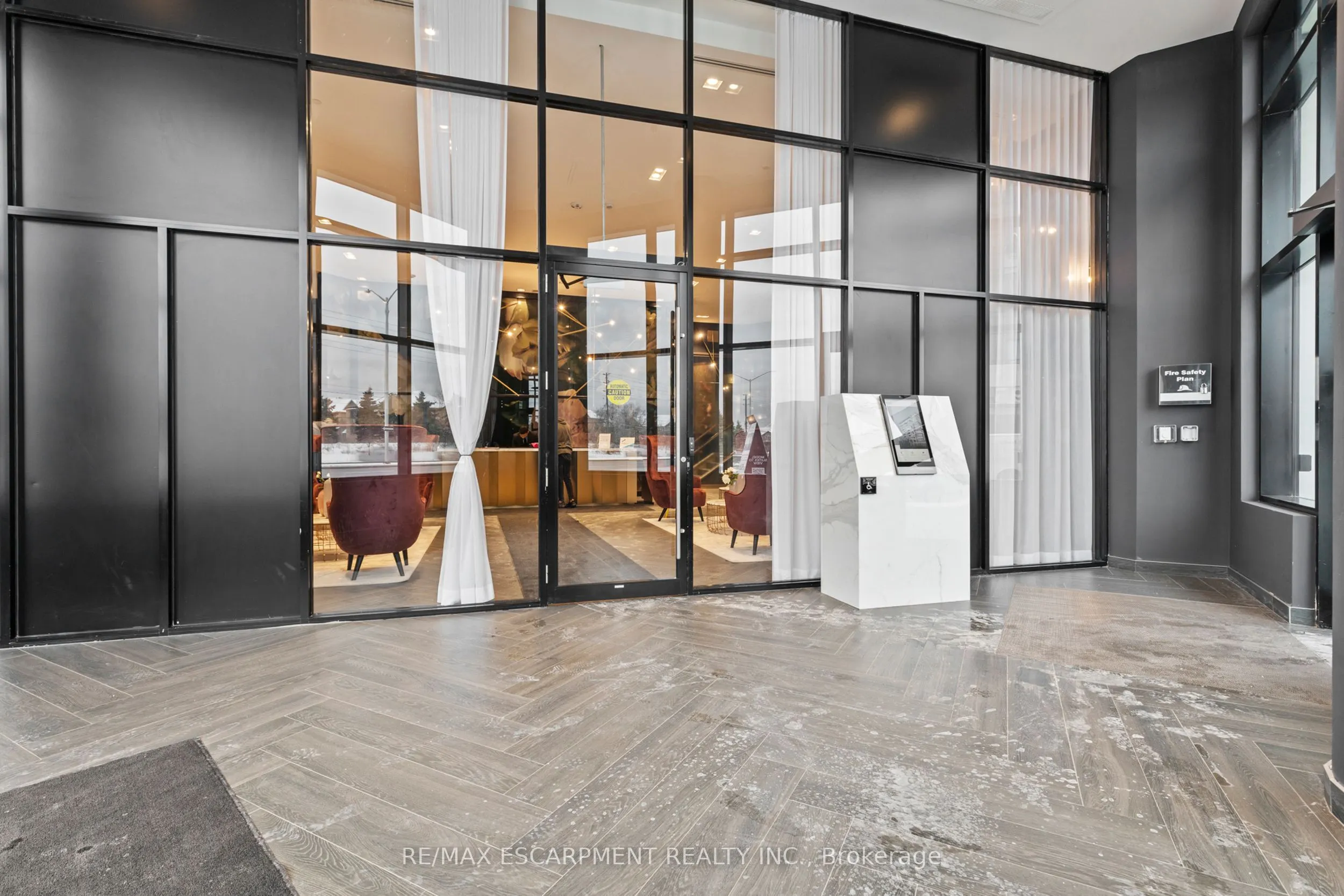 405 Dundas Street W, #316