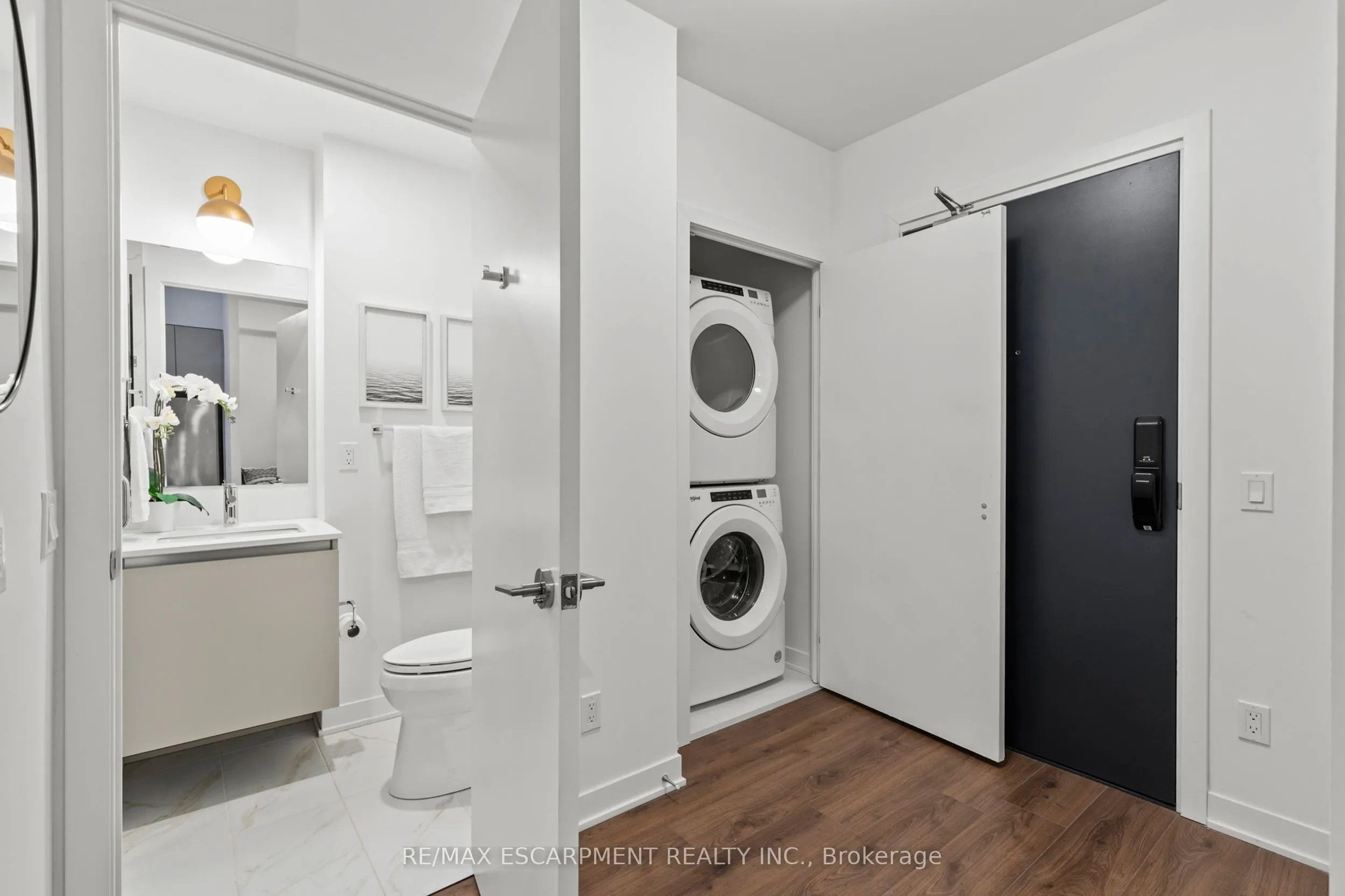 405 Dundas Street W, #316