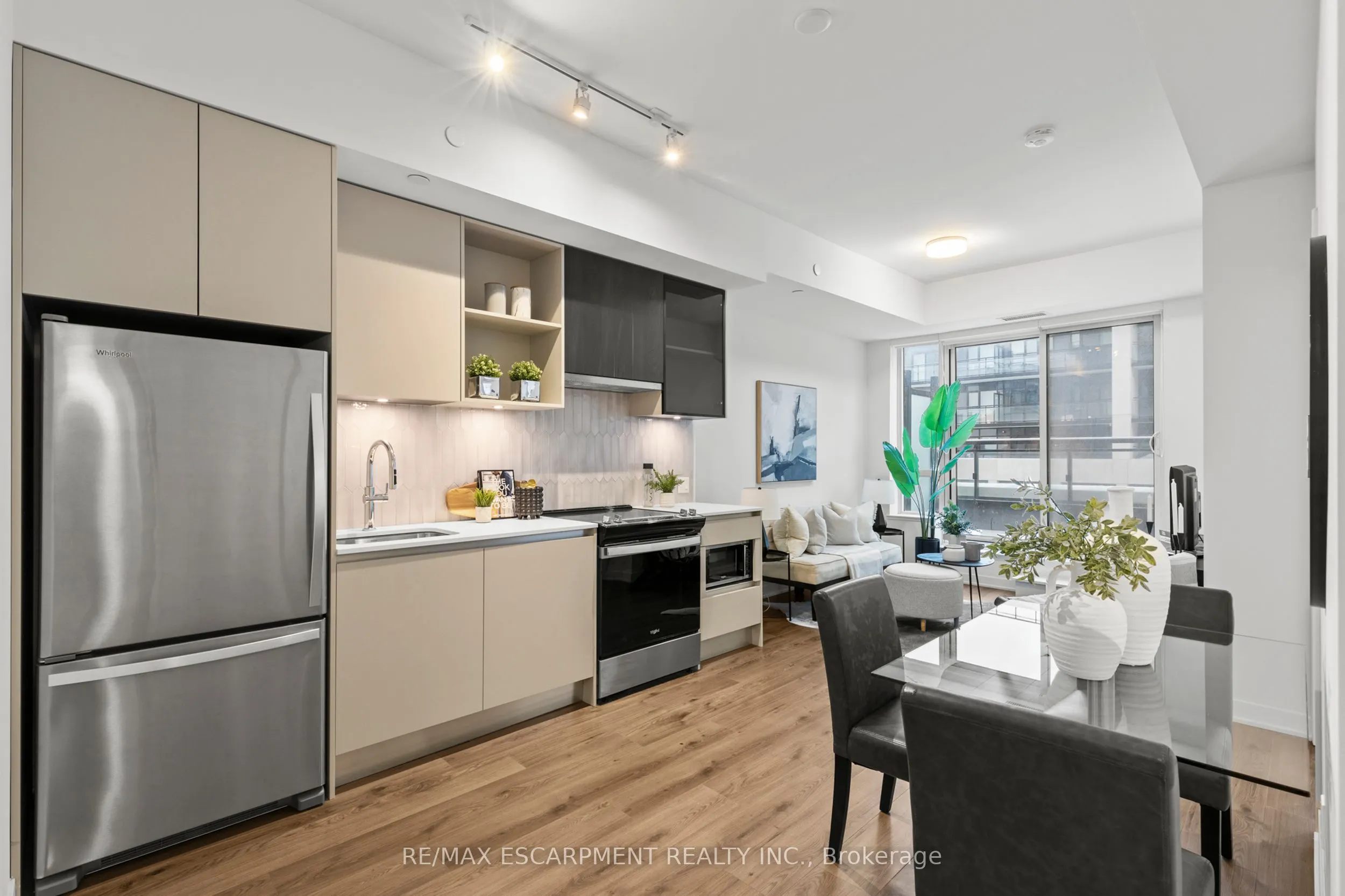 405 Dundas Street W, #316