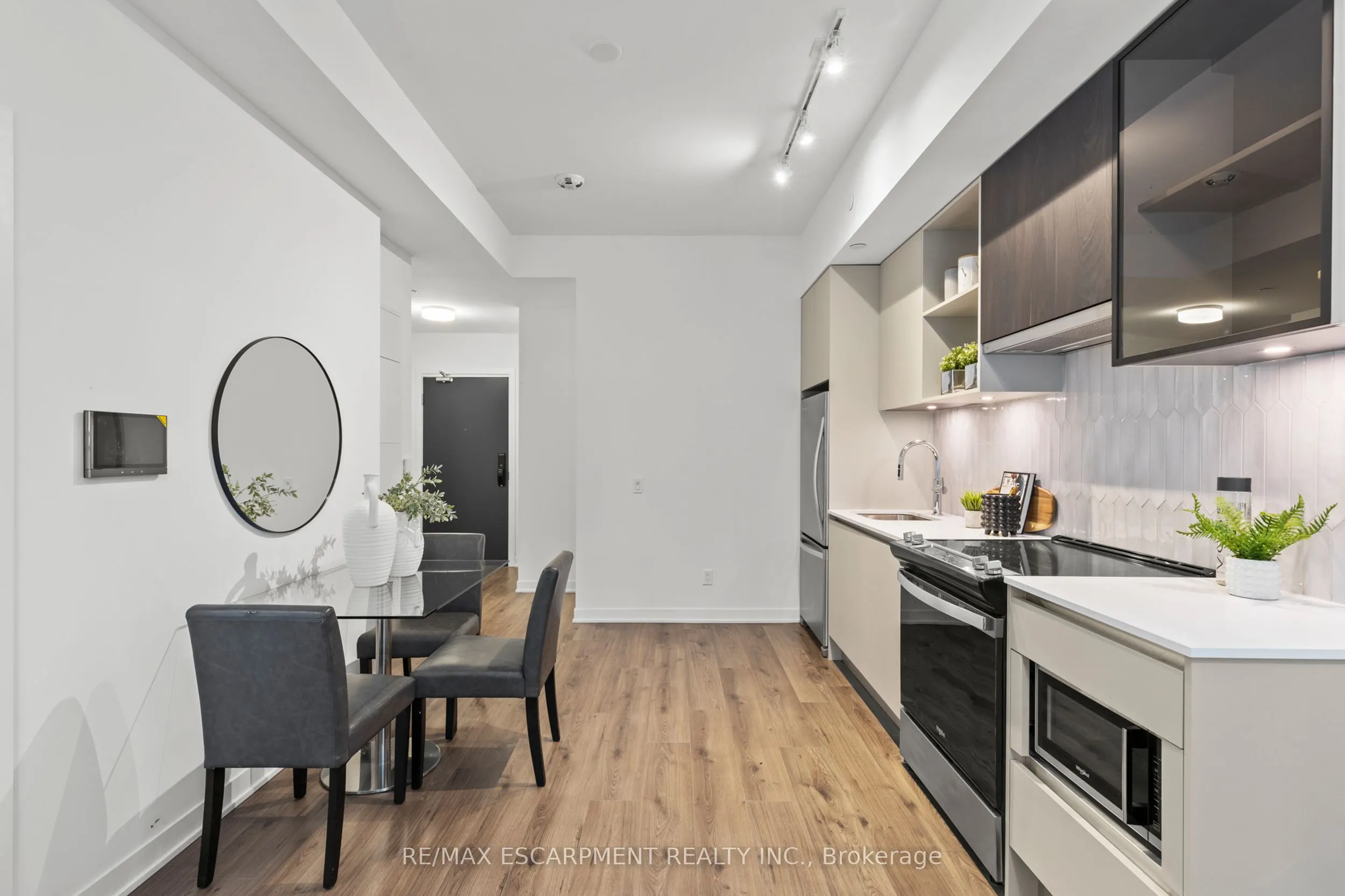 405 Dundas Street W, #316