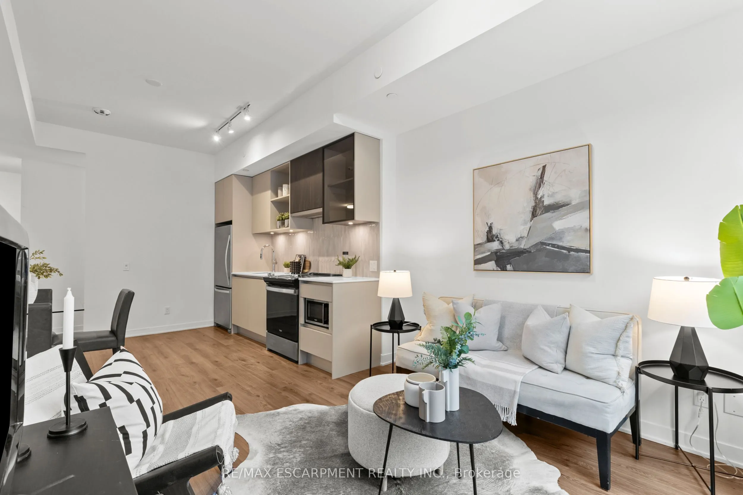 405 Dundas Street W, #316