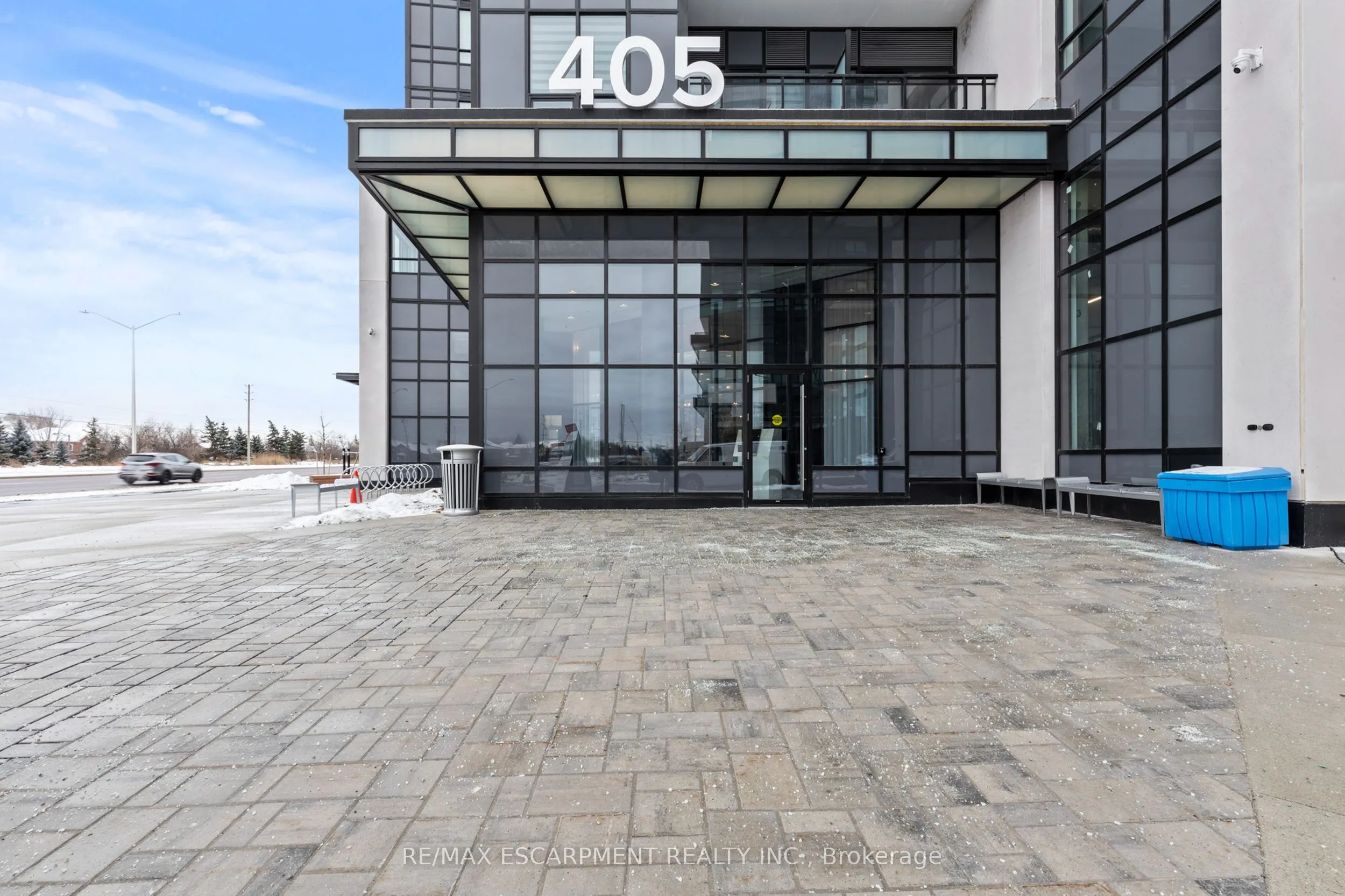 405 Dundas Street W, #316